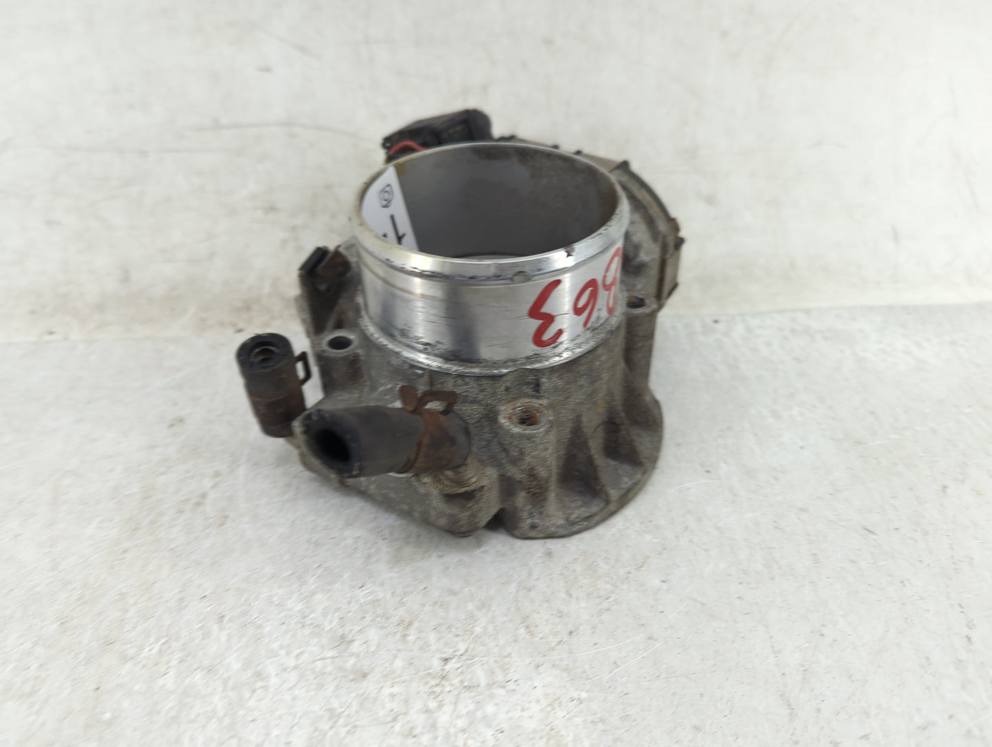 2012-2015 Kia Sorento Throttle Body P/N:35100-2G700 Fits Fits 2011 2012 2013 2014 2015 2016 OEM Used Auto Parts - Oemusedaut