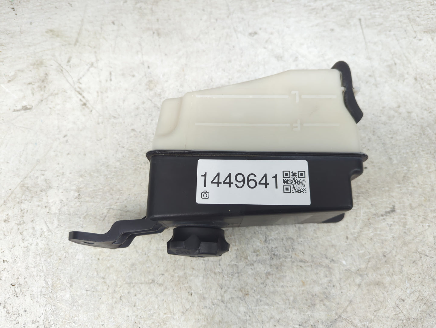 2011-2013 Kia Sorento Radiator Coolant Overflow Expansion Tank Bottle 1449641 - Oemusedautoparts1.com