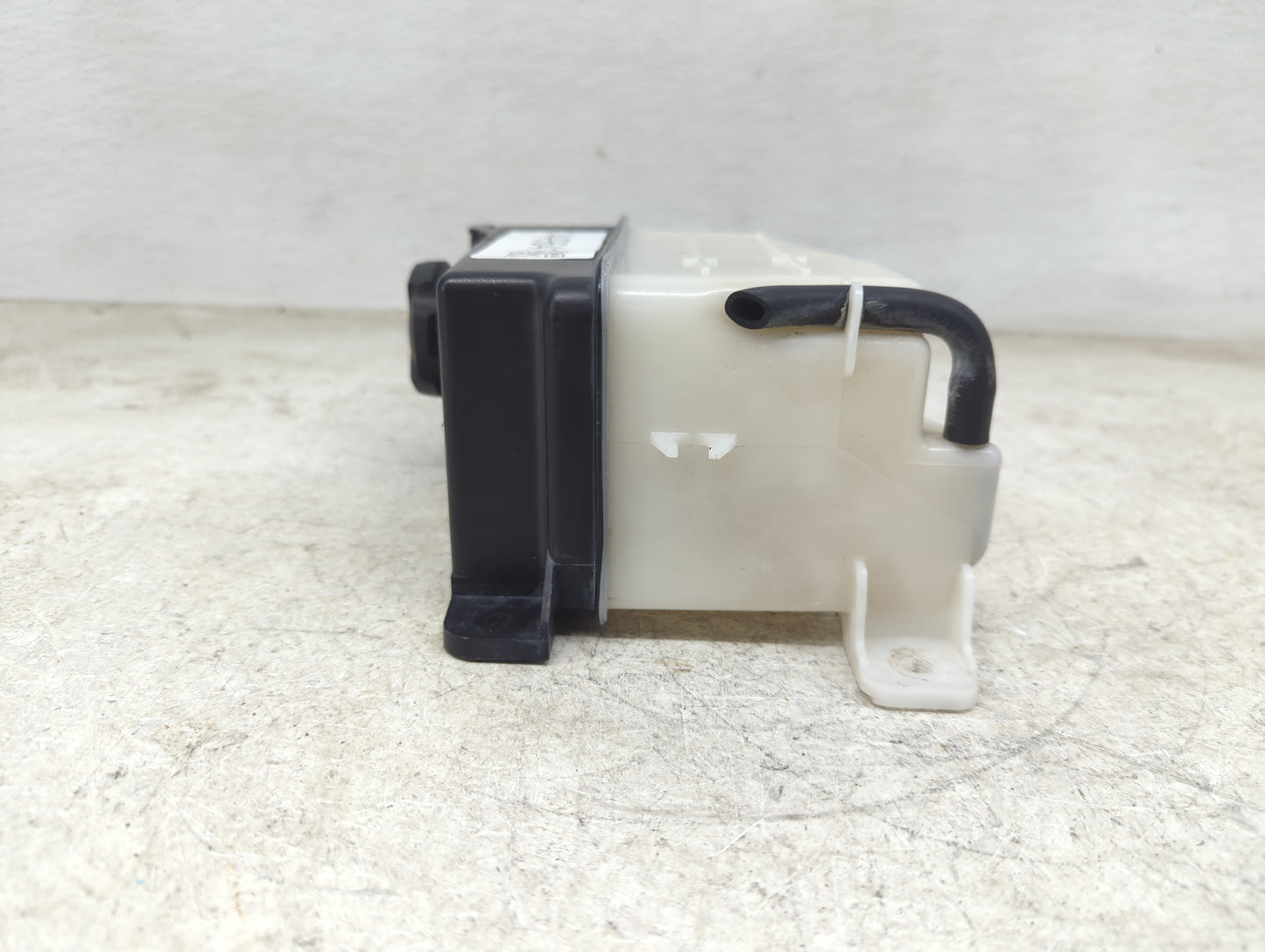 2011-2013 Kia Sorento Radiator Coolant Overflow Expansion Tank Bottle 1449641 - Oemusedautoparts1.com