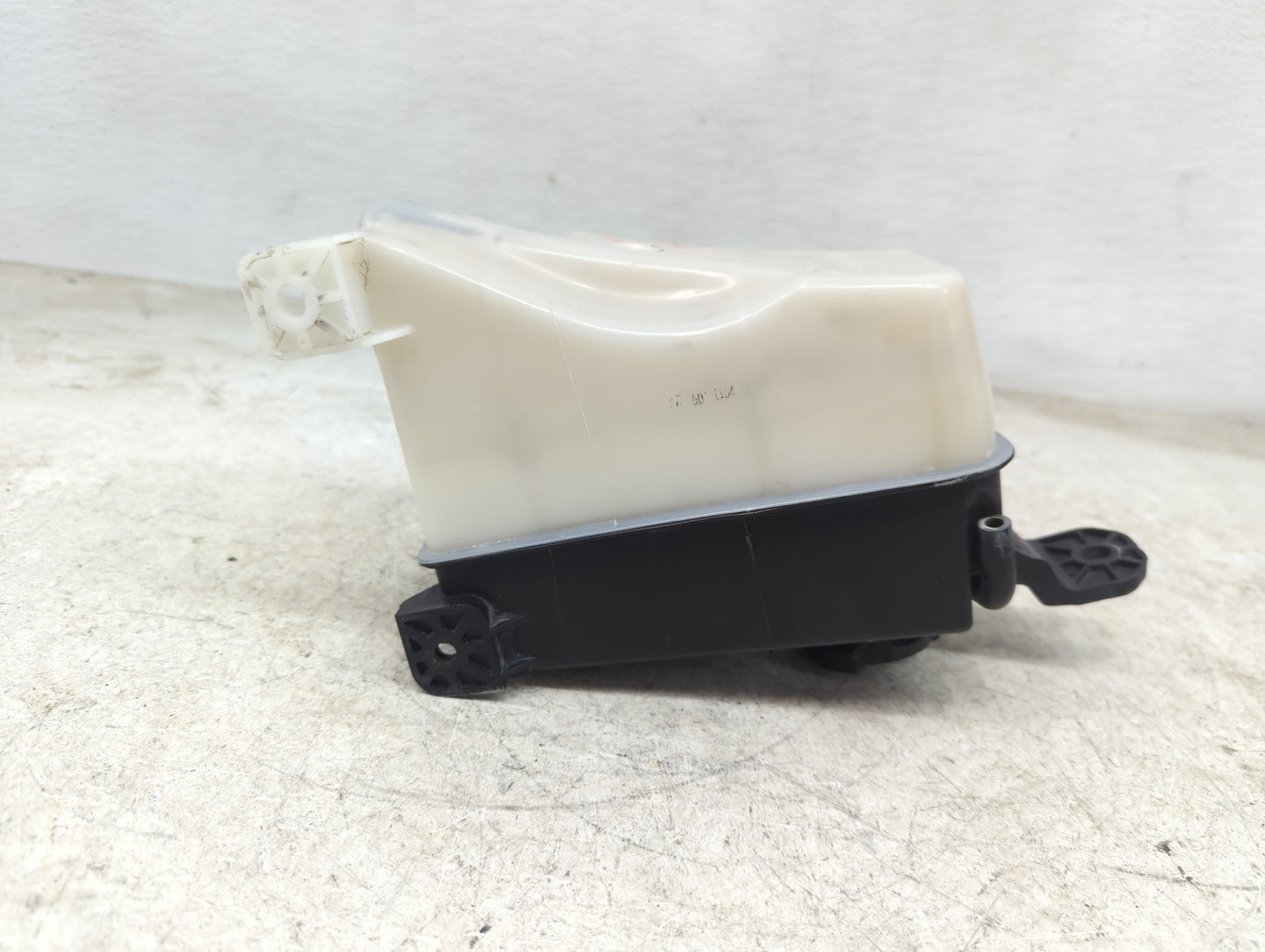 2011-2013 Kia Sorento Radiator Coolant Overflow Expansion Tank Bottle 1449641 - Oemusedautoparts1.com