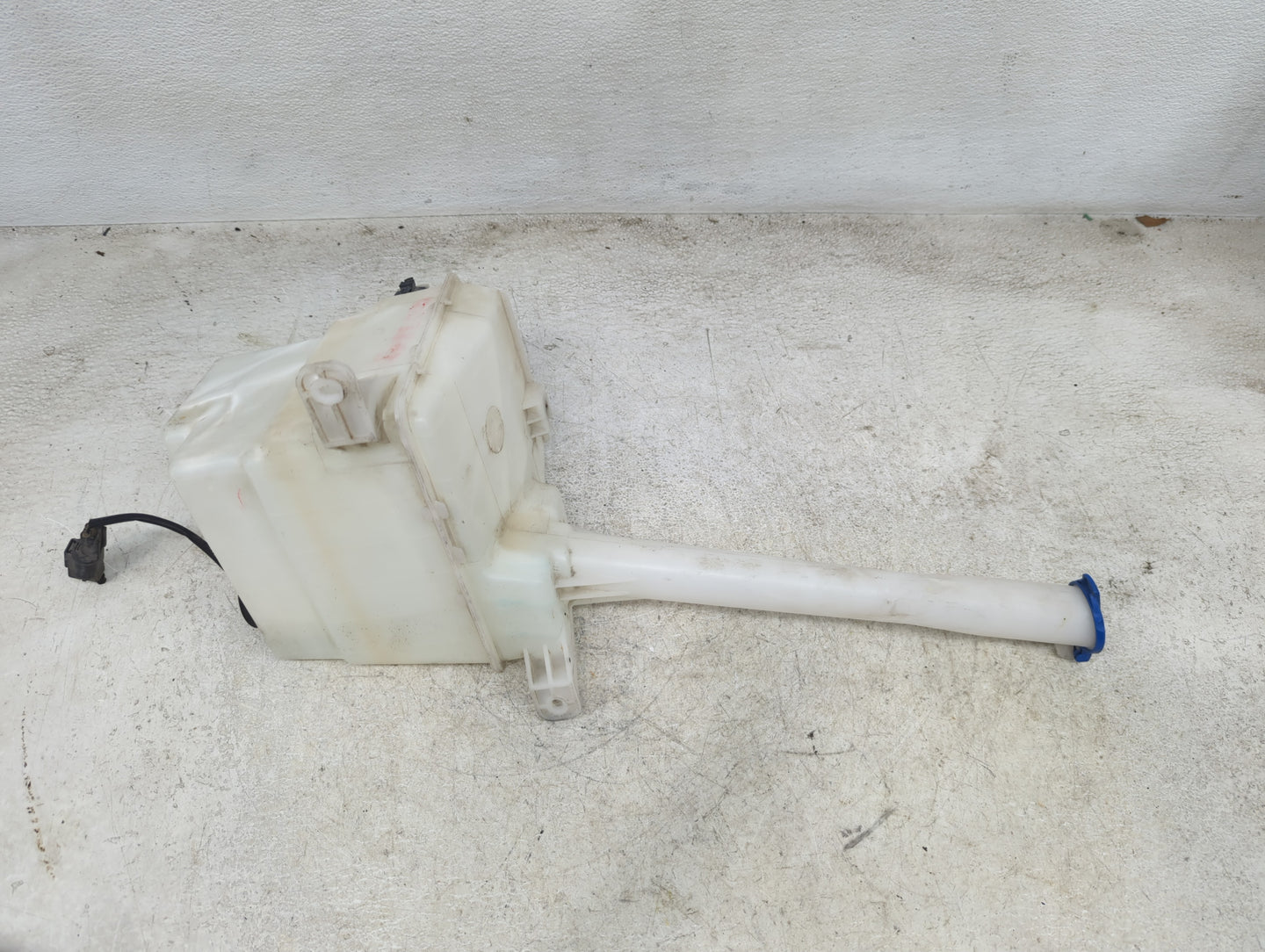 2011-2013 Kia Sorento Windshield Washer Fluid Reservoir Bottle Oem - Oemusedautoparts1.com