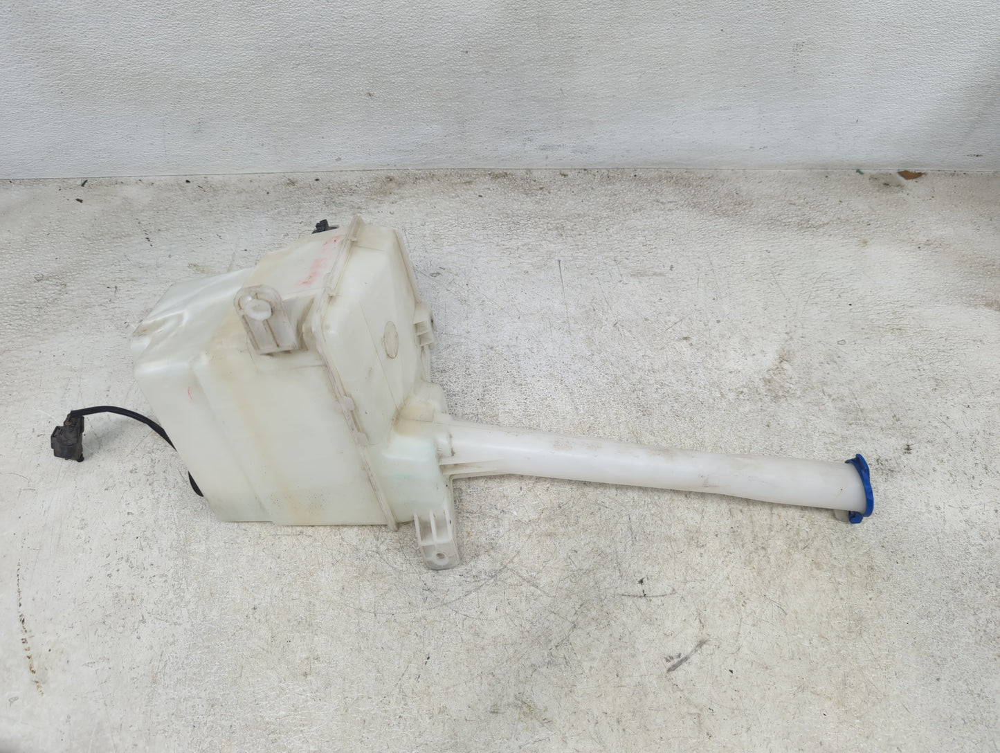 2011-2013 Kia Sorento Windshield Washer Fluid Reservoir Bottle Oem - Oemusedautoparts1.com
