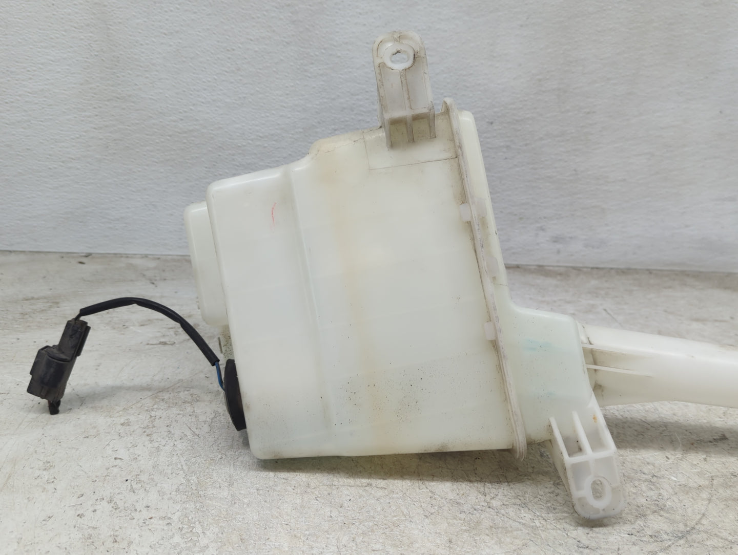2011-2013 Kia Sorento Windshield Washer Fluid Reservoir Bottle Oem - Oemusedautoparts1.com