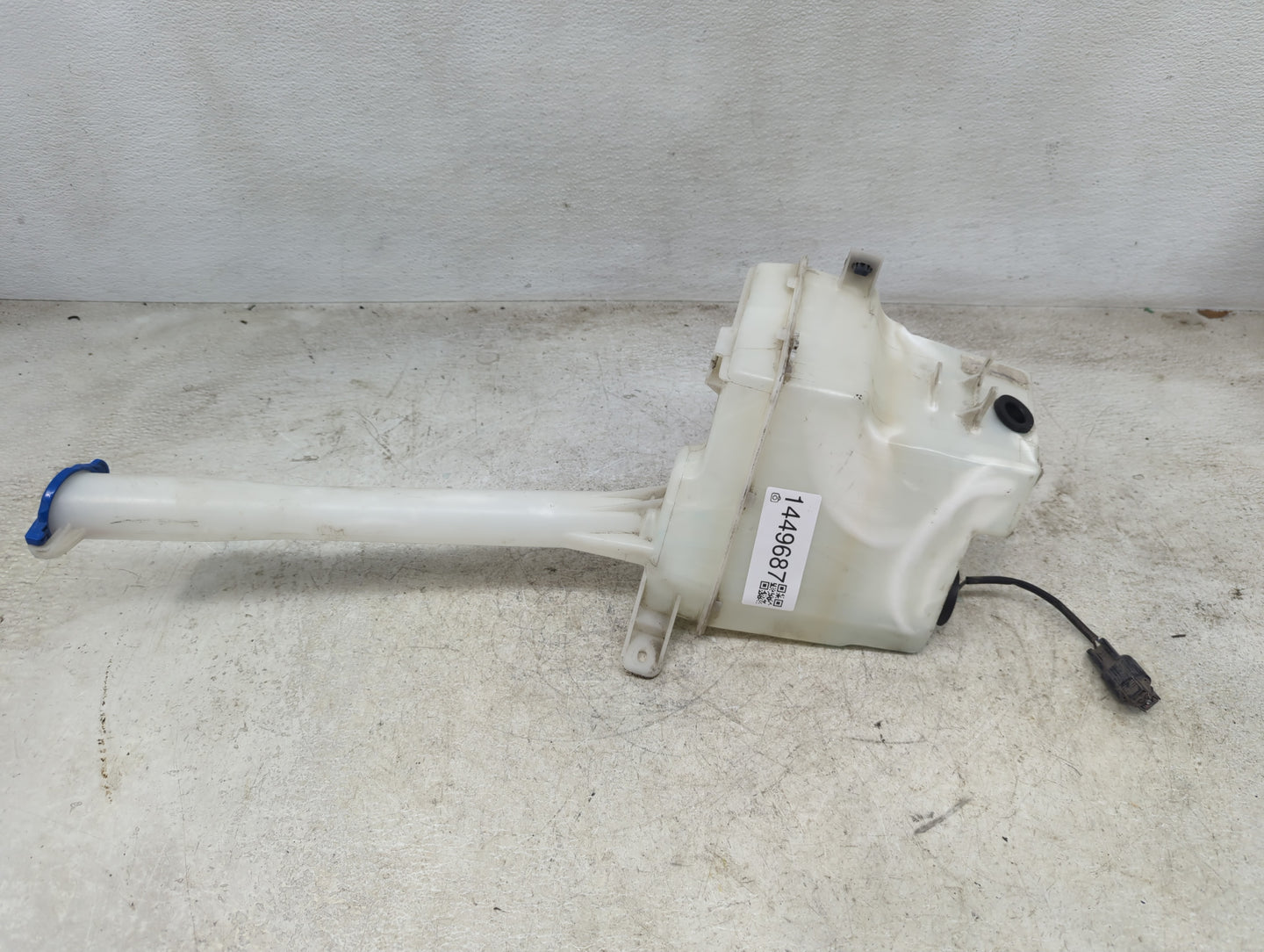 2011-2013 Kia Sorento Windshield Washer Fluid Reservoir Bottle Oem - Oemusedautoparts1.com