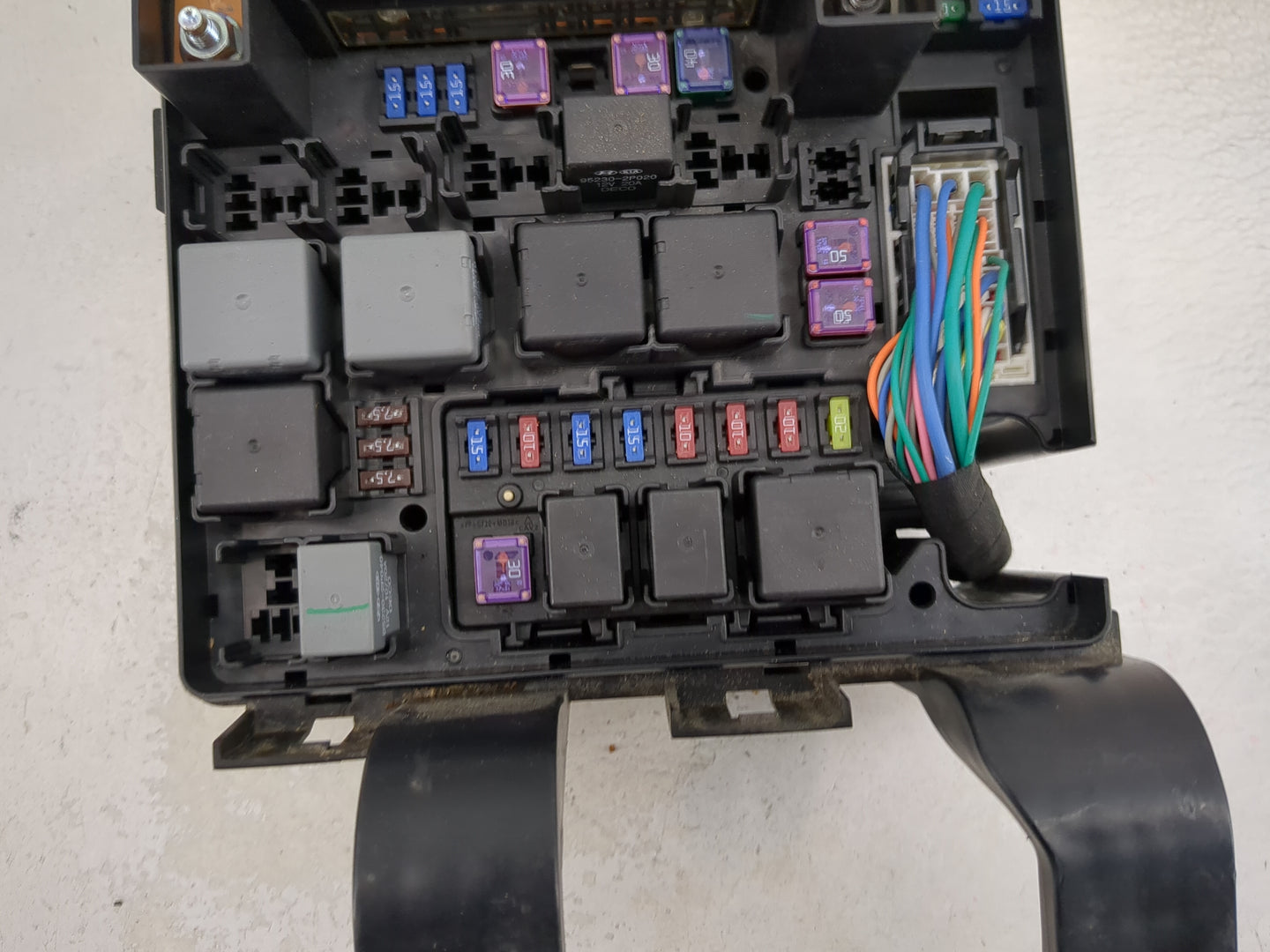 2011-2013 Kia Sorento Fusebox Fuse Box Panel Relay Module P/N:1104280147 Fits Fits 2011 2012 2013 OEM Used Auto Parts - Oemu