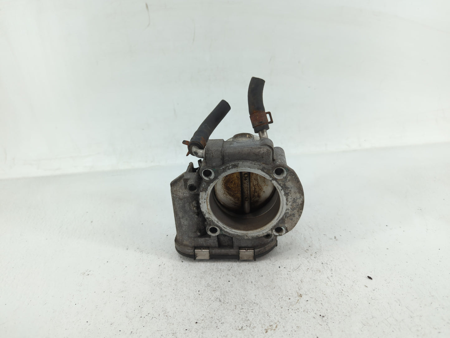 2012-2015 Kia Sorento Throttle Body P/N:35100-2G700 Fits Fits 2011 2012 2013 2014 2015 2016 OEM Used Auto Parts - Oemusedaut