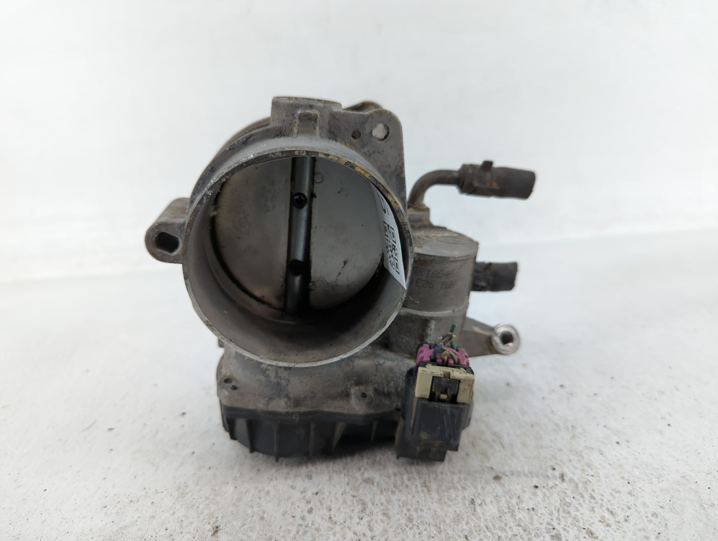 2011-2013 Kia Sorento Throttle Body P/N:35100-3C700 Fits Fits 2010 2011 2012 2013 2014 OEM Used Auto Parts - Oemusedautopart