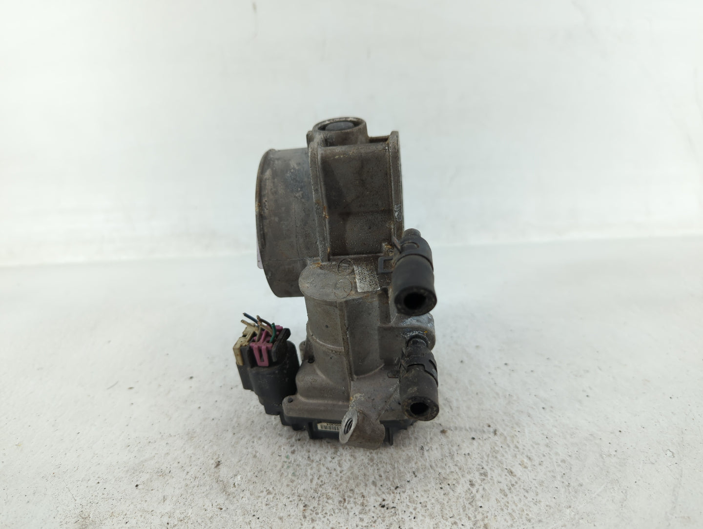 2011-2013 Kia Sorento Throttle Body P/N:35100-3C700 Fits Fits 2010 2011 2012 2013 2014 OEM Used Auto Parts - Oemusedautopart