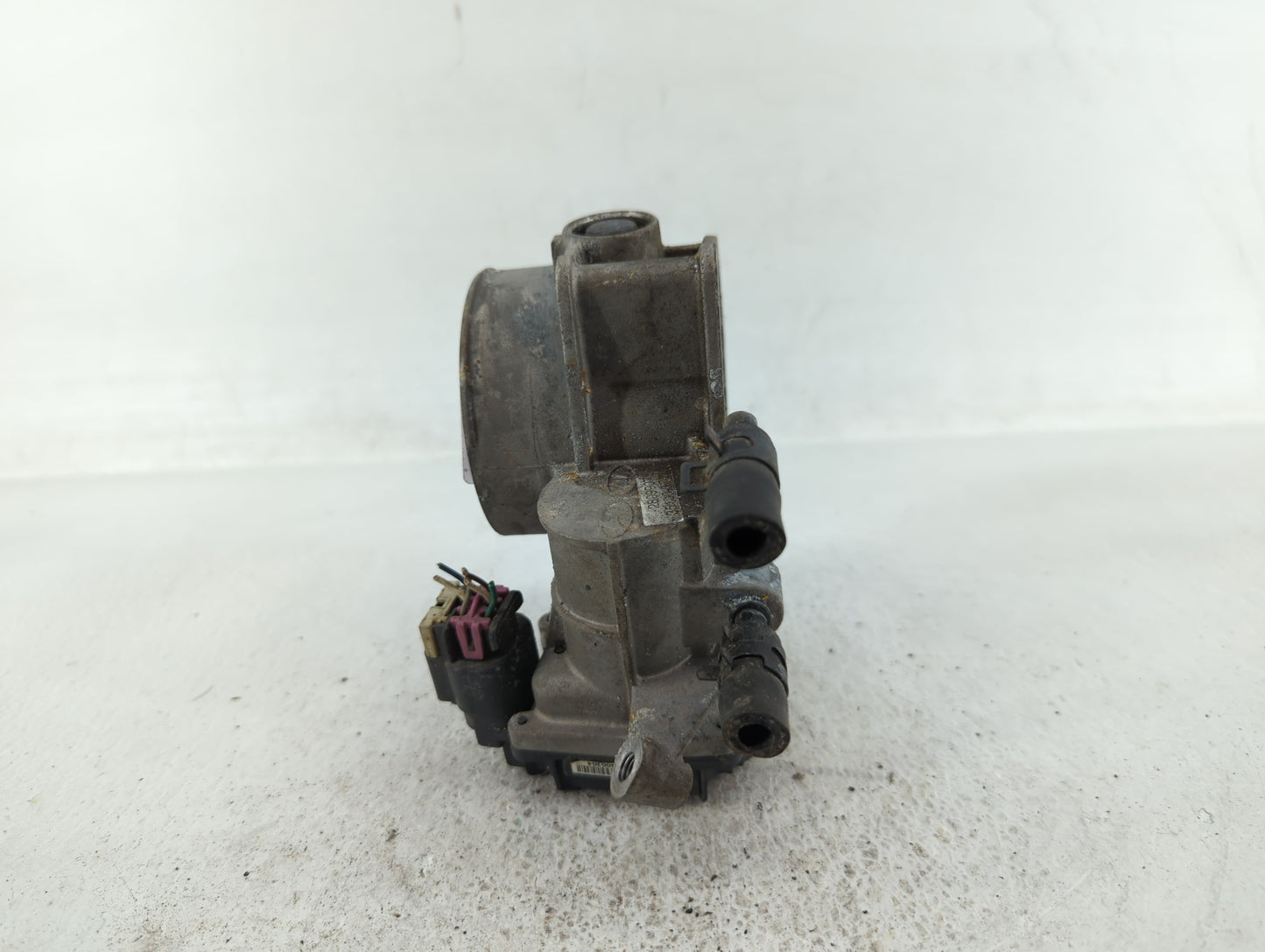 2011-2013 Kia Sorento Throttle Body P/N:35100-3C700 Fits Fits 2010 2011 2012 2013 2014 OEM Used Auto Parts - Oemusedautopart