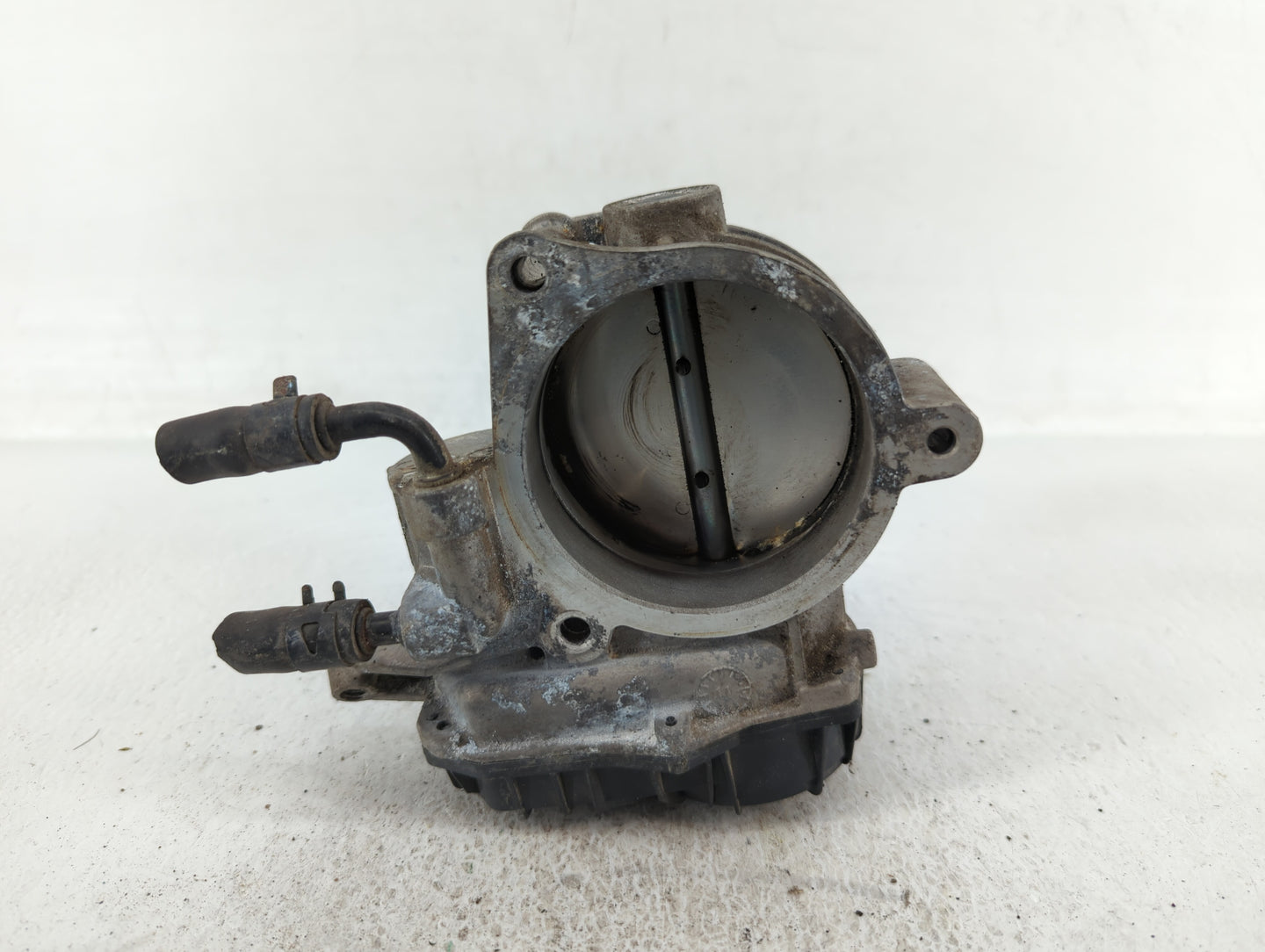 2011-2013 Kia Sorento Throttle Body P/N:35100-3C700 Fits Fits 2010 2011 2012 2013 2014 OEM Used Auto Parts - Oemusedautopart
