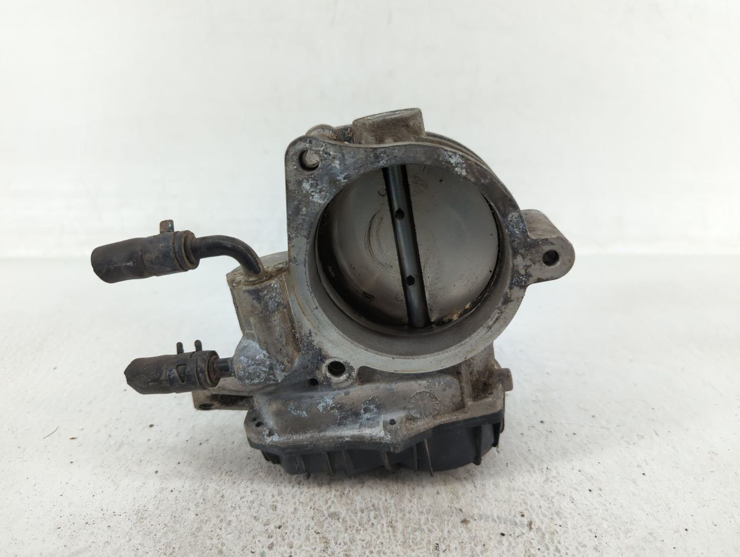 2011-2013 Kia Sorento Throttle Body P/N:35100-3C700 Fits Fits 2010 2011 2012 2013 2014 OEM Used Auto Parts - Oemusedautopart