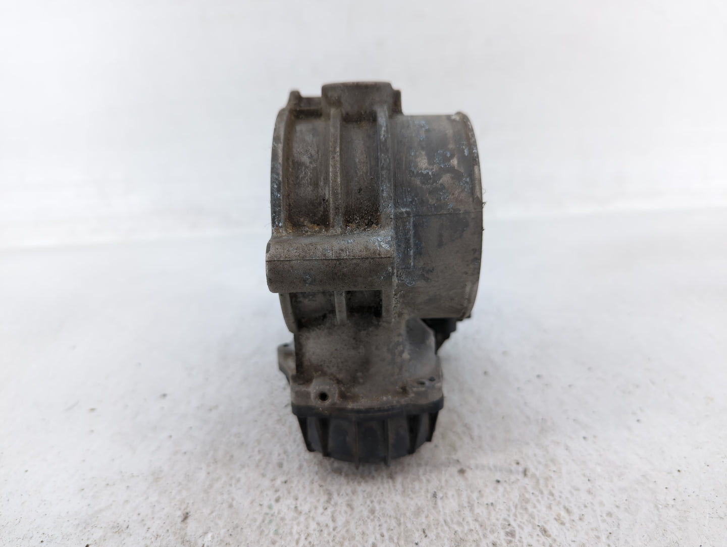 2011-2013 Kia Sorento Throttle Body P/N:35100-3C700 Fits Fits 2010 2011 2012 2013 2014 OEM Used Auto Parts - Oemusedautopart