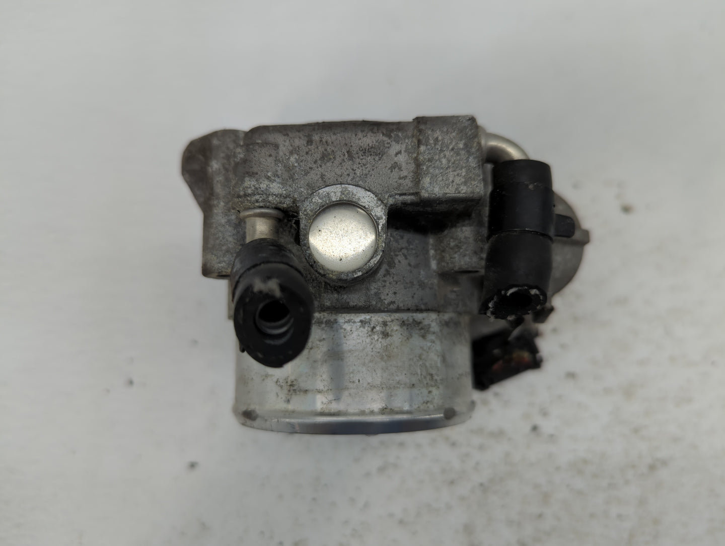 2012-2015 Kia Sorento Throttle Body P/N:35100-2G700 Fits Fits 2011 2012 2013 2014 2015 2016 OEM Used Auto Parts - Oemusedaut