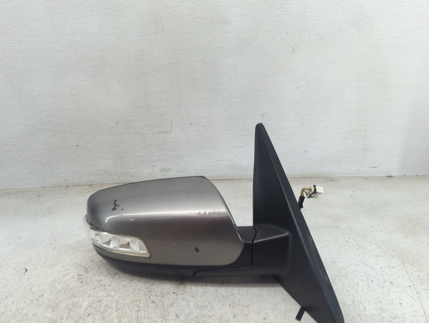 2011-2015 Kia Sorento Passenger Side View Mirror - Right Door Mirror OEM Used - Oemusedautoparts1.com