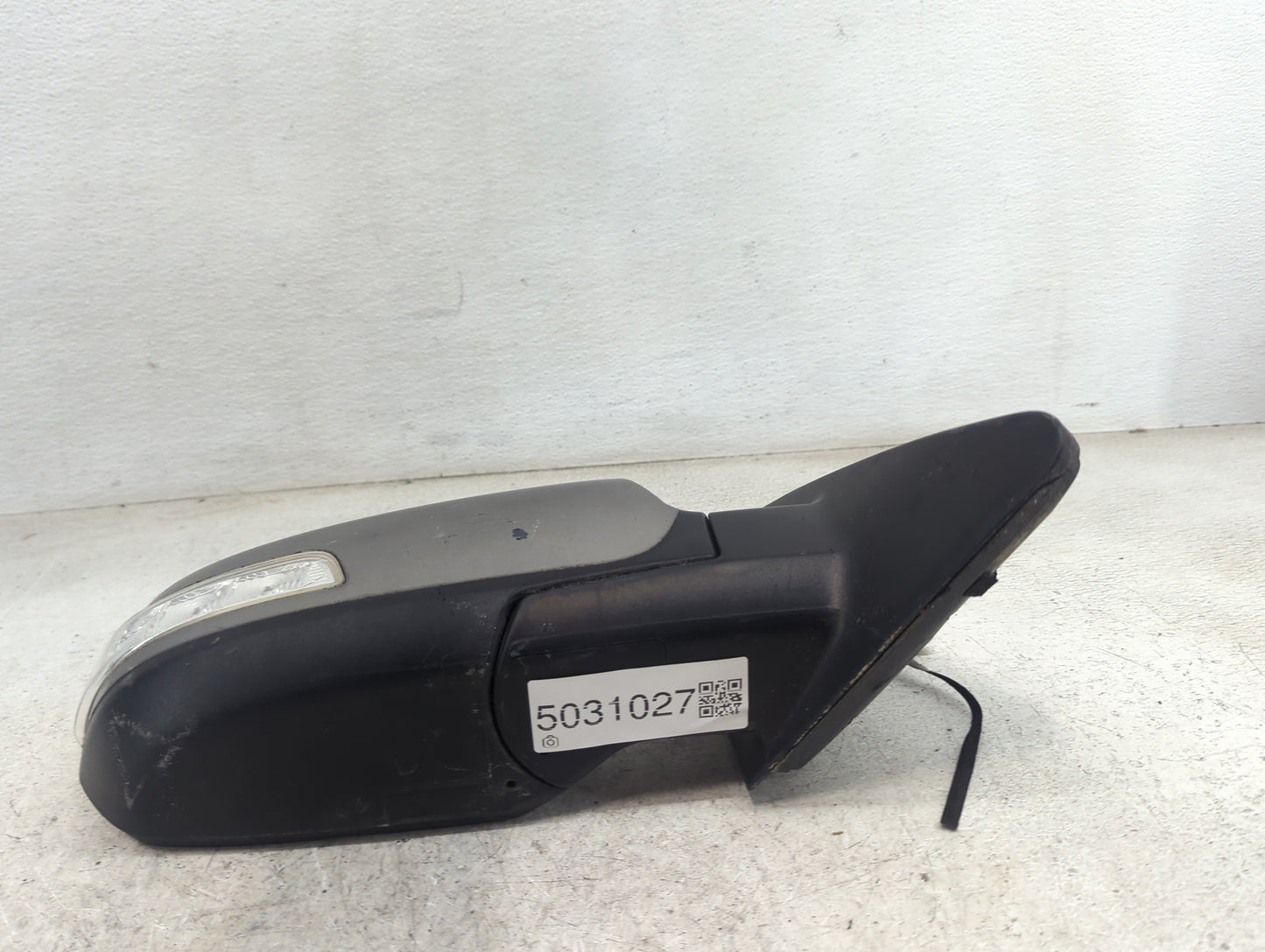 2011-2015 Kia Sorento Passenger Side View Mirror - Right Door Mirror OEM Used - Oemusedautoparts1.com