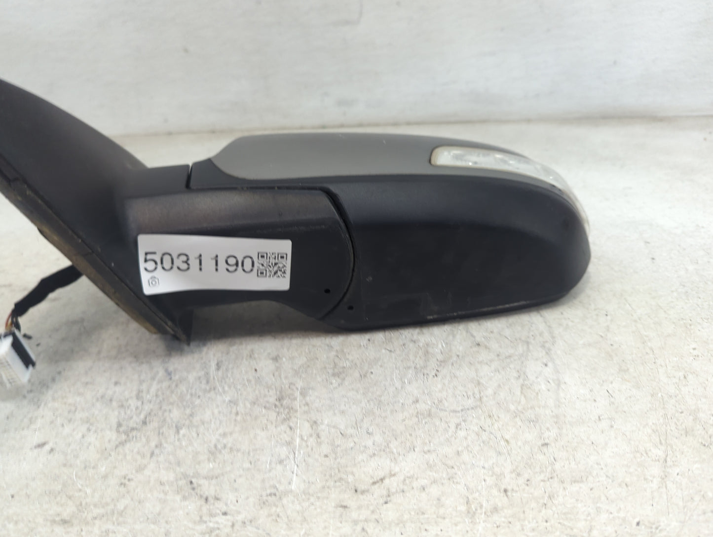 2011-2015 Kia Sorento Driver Side View Mirror - Left Door Mirror OEM Used - Oemusedautoparts1.com