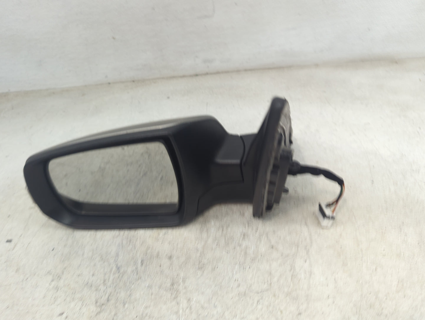 2011-2015 Kia Sorento Driver Side View Mirror - Left Door Mirror OEM Used - Oemusedautoparts1.com