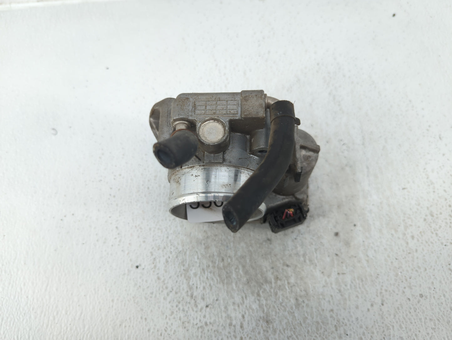 2011-2013 Kia Sorento Throttle Body P/N:35100-25400 Fits Fits 2006 2007 2008 2009 2010 2011 2012 2013 OEM Used Auto Parts - 