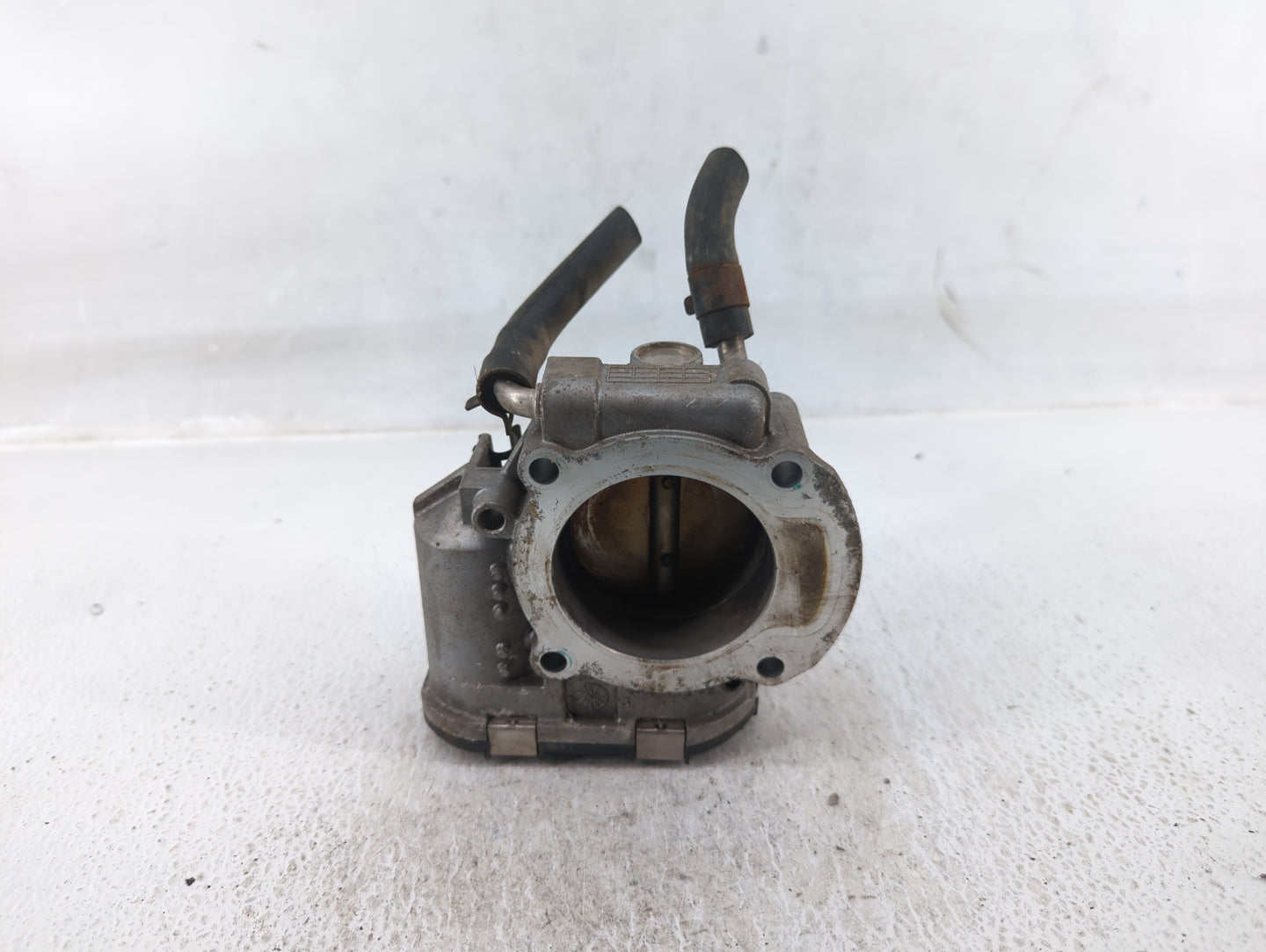 2011-2013 Kia Sorento Throttle Body P/N:35100-25400 Fits Fits 2006 2007 2008 2009 2010 2011 2012 2013 OEM Used Auto Parts - 