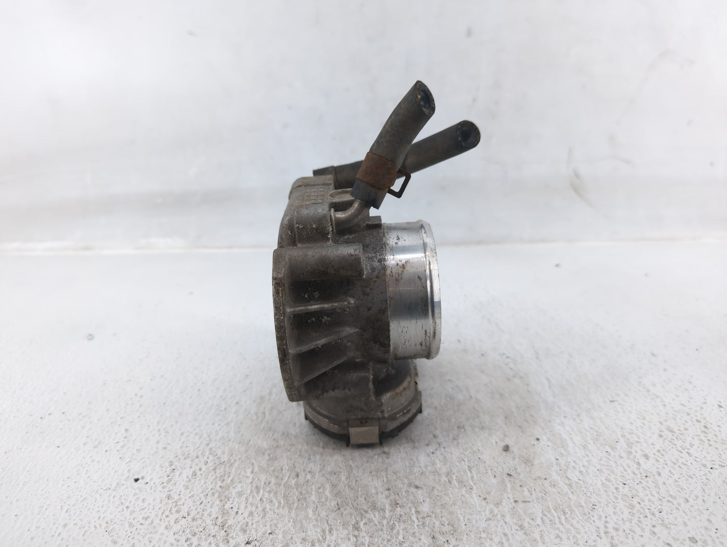 2011-2013 Kia Sorento Throttle Body P/N:35100-25400 Fits Fits 2006 2007 2008 2009 2010 2011 2012 2013 OEM Used Auto Parts - 
