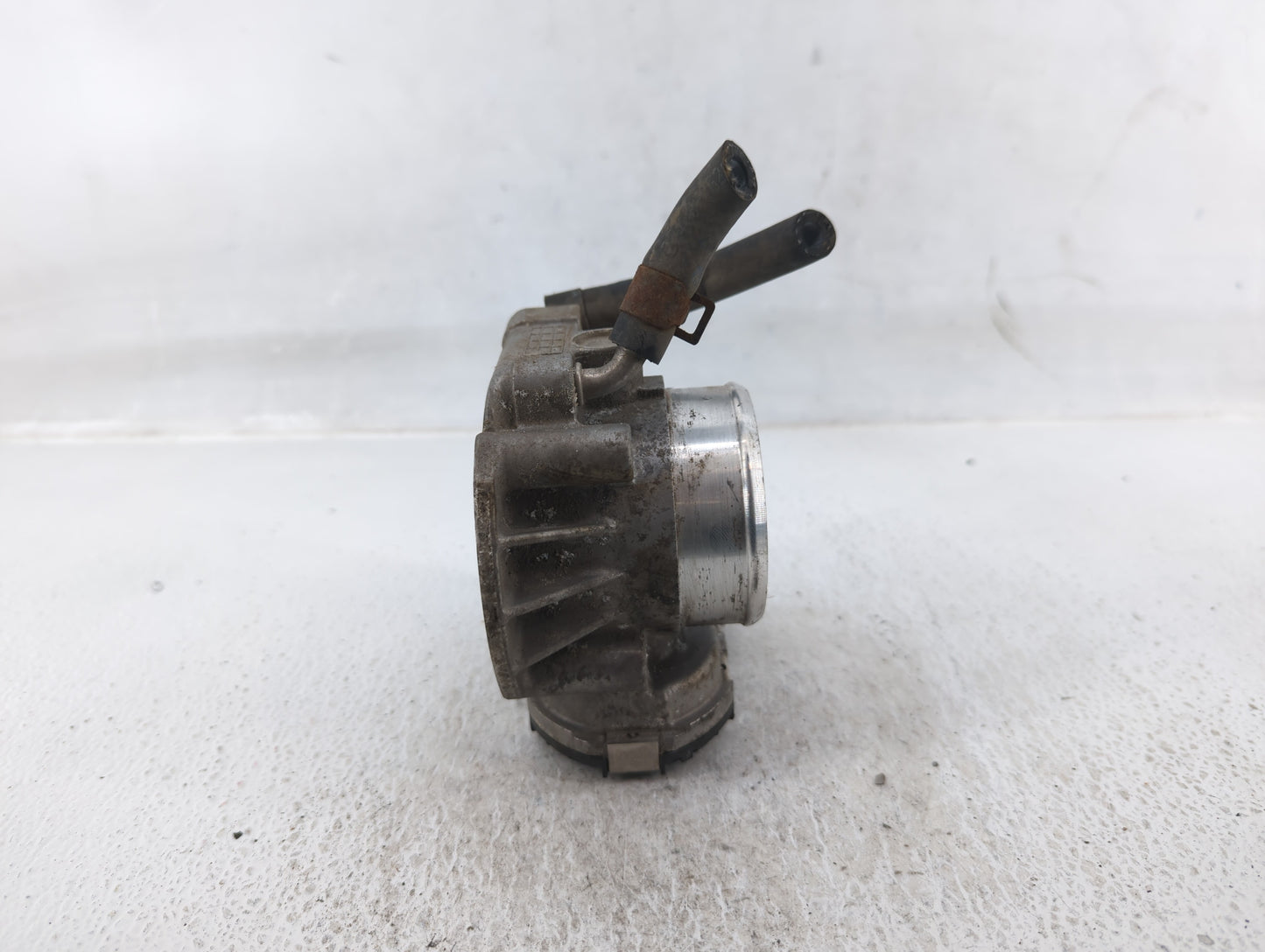 2011-2013 Kia Sorento Throttle Body P/N:35100-25400 Fits Fits 2006 2007 2008 2009 2010 2011 2012 2013 OEM Used Auto Parts - 