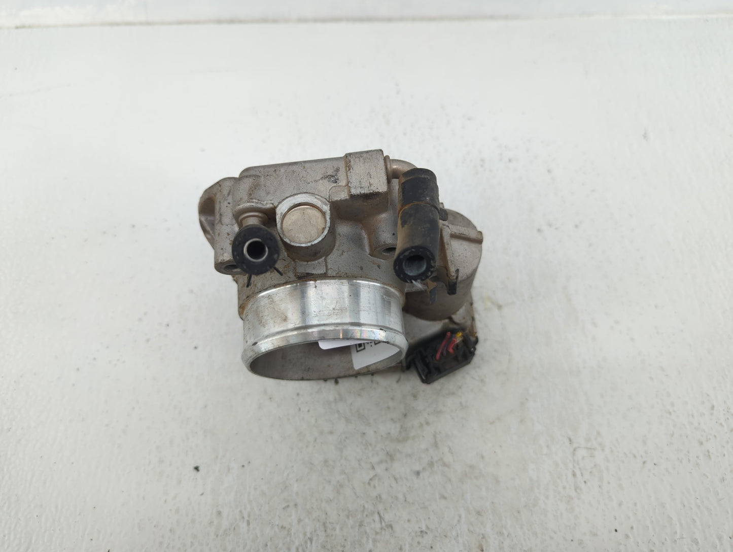 2011-2013 Kia Sorento Throttle Body P/N:35100-25400 Fits Fits 2006 2007 2008 2009 2010 2011 2012 2013 OEM Used Auto Parts - 