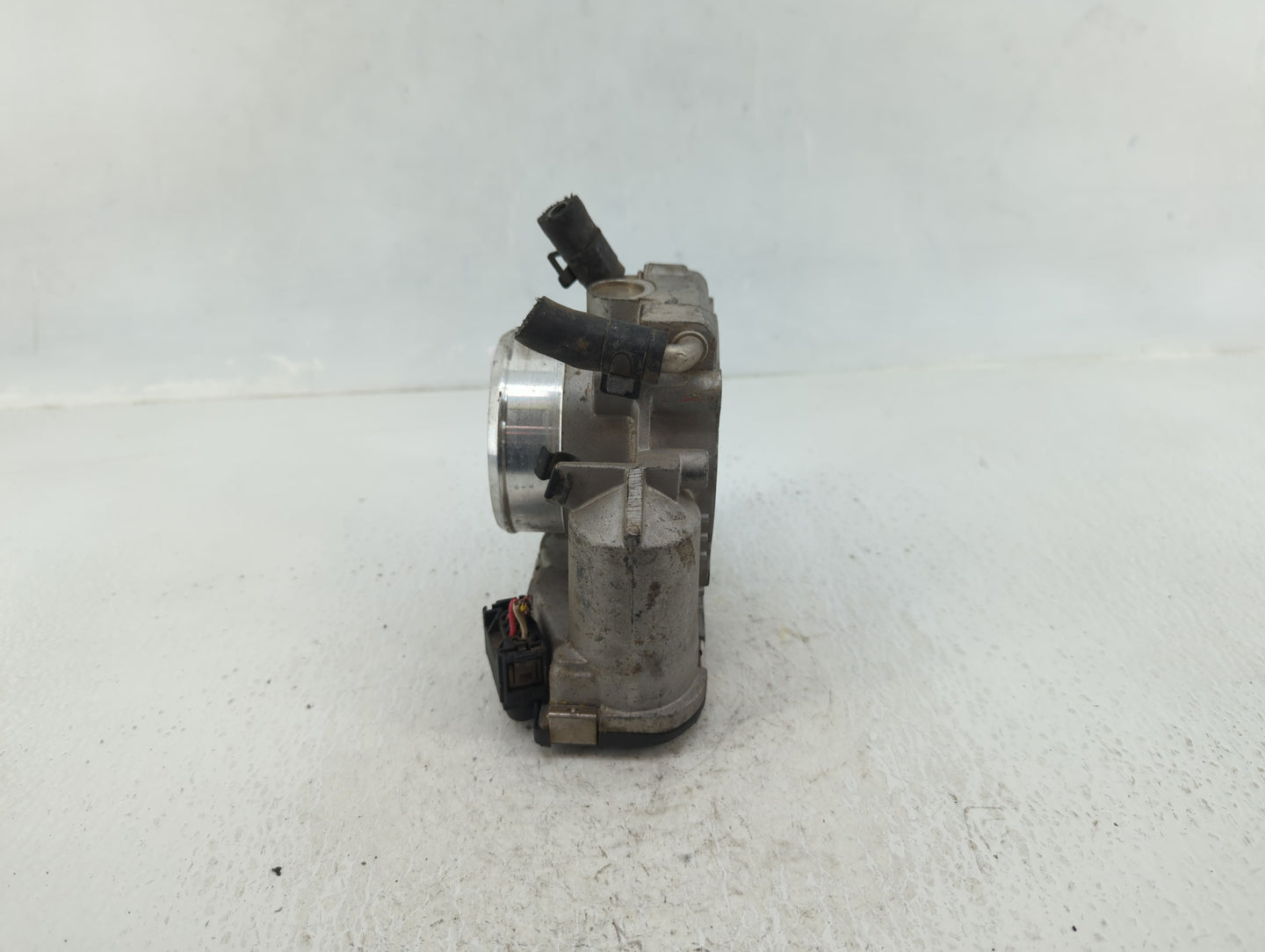 2011-2013 Kia Sorento Throttle Body P/N:35100-25400 Fits Fits 2006 2007 2008 2009 2010 2011 2012 2013 OEM Used Auto Parts - 