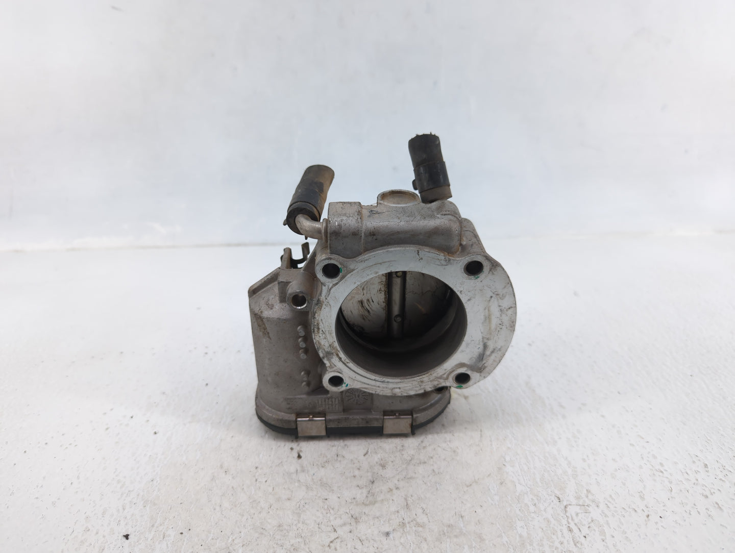2011-2013 Kia Sorento Throttle Body P/N:35100-25400 Fits Fits 2006 2007 2008 2009 2010 2011 2012 2013 OEM Used Auto Parts - 