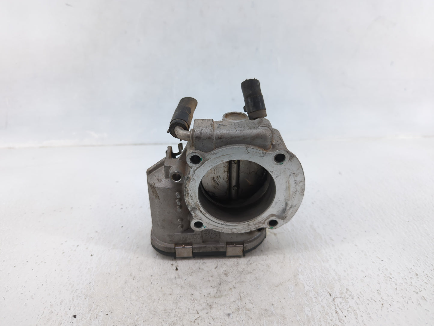 2011-2013 Kia Sorento Throttle Body P/N:35100-25400 Fits Fits 2006 2007 2008 2009 2010 2011 2012 2013 OEM Used Auto Parts - 