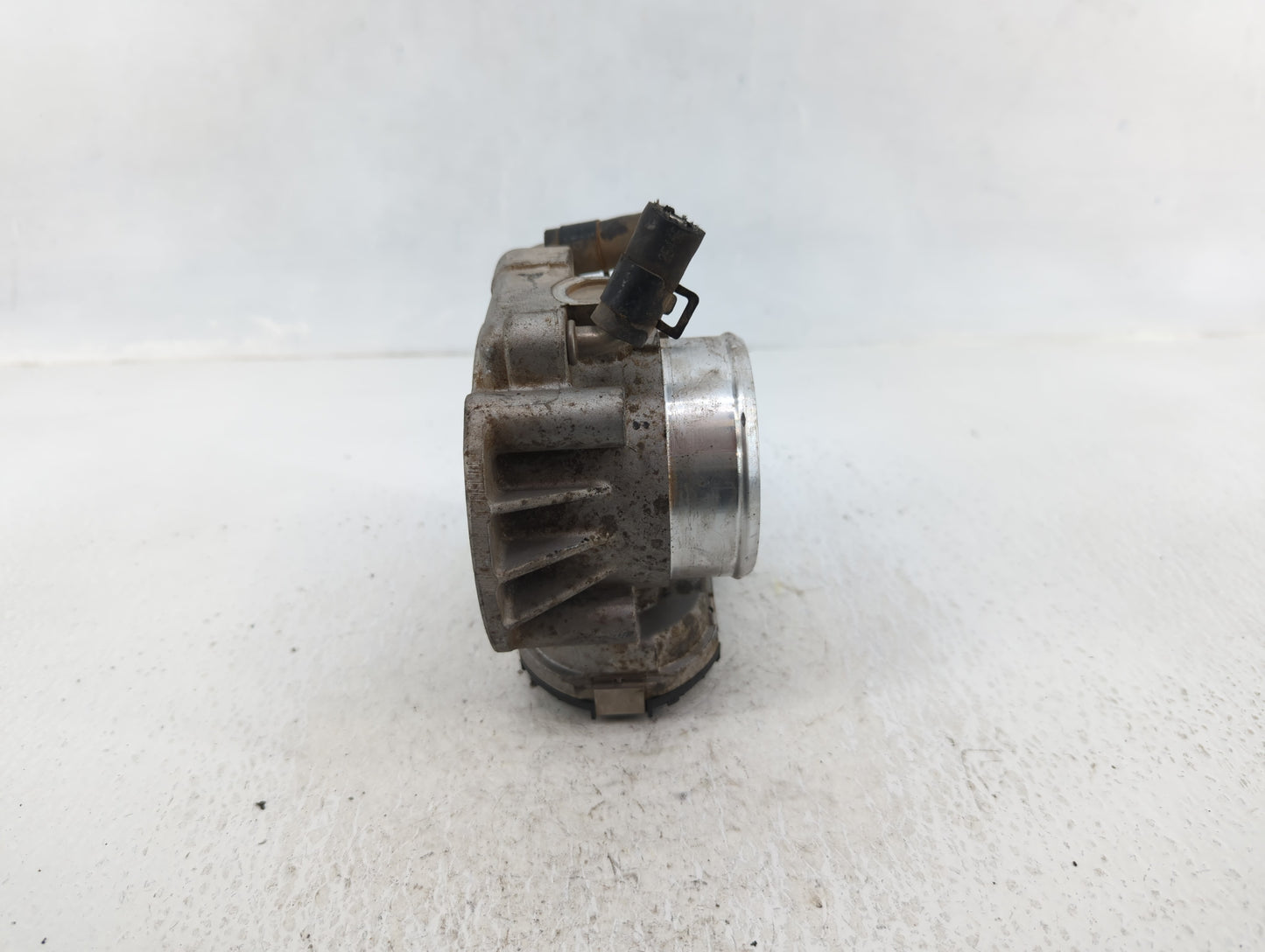 2011-2013 Kia Sorento Throttle Body P/N:35100-25400 Fits Fits 2006 2007 2008 2009 2010 2011 2012 2013 OEM Used Auto Parts - 