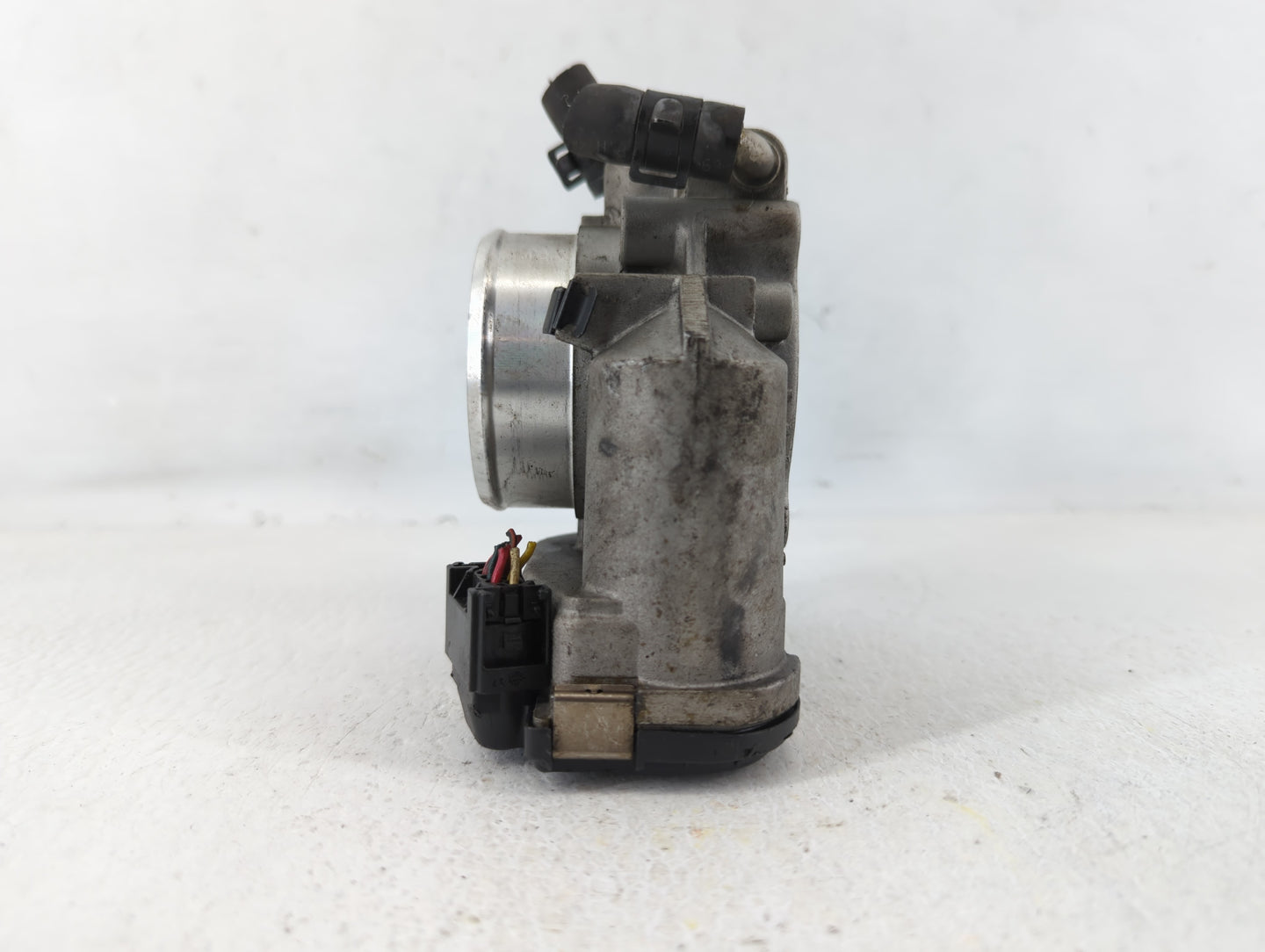 2011-2013 Kia Sorento Throttle Body P/N:35100-25400 Fits Fits 2006 2007 2008 2009 2010 2011 2012 2013 OEM Used Auto Parts - 