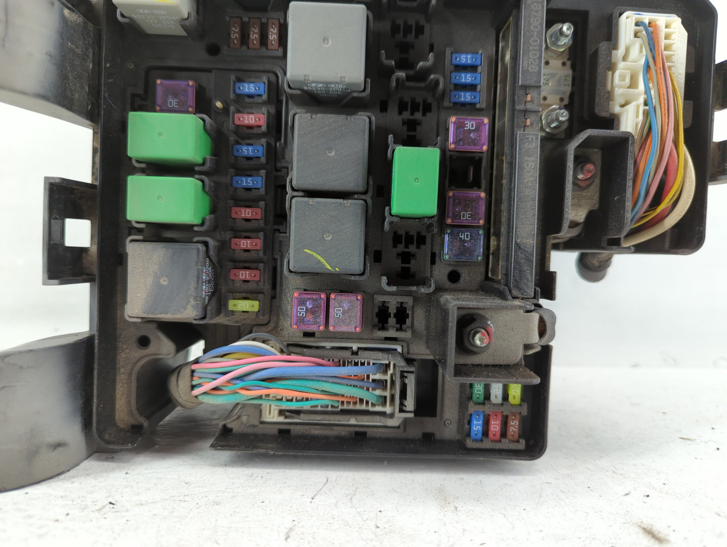 2011-2013 Kia Sorento Fusebox Fuse Box Panel Relay Module P/N:91941-2P020 Fits Fits 2011 2012 2013 OEM Used Auto Parts - Oem