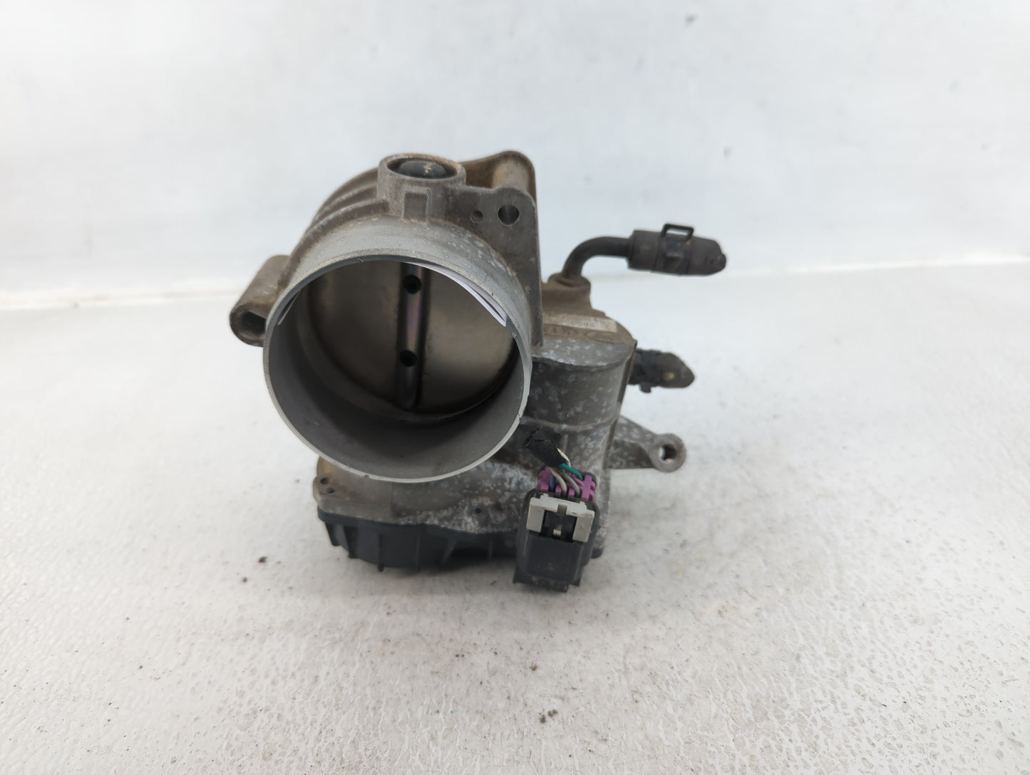2011-2013 Kia Sorento Throttle Body P/N:35100-3C700 Fits Fits 2010 2011 2012 2013 2014 OEM Used Auto Parts - Oemusedautopart