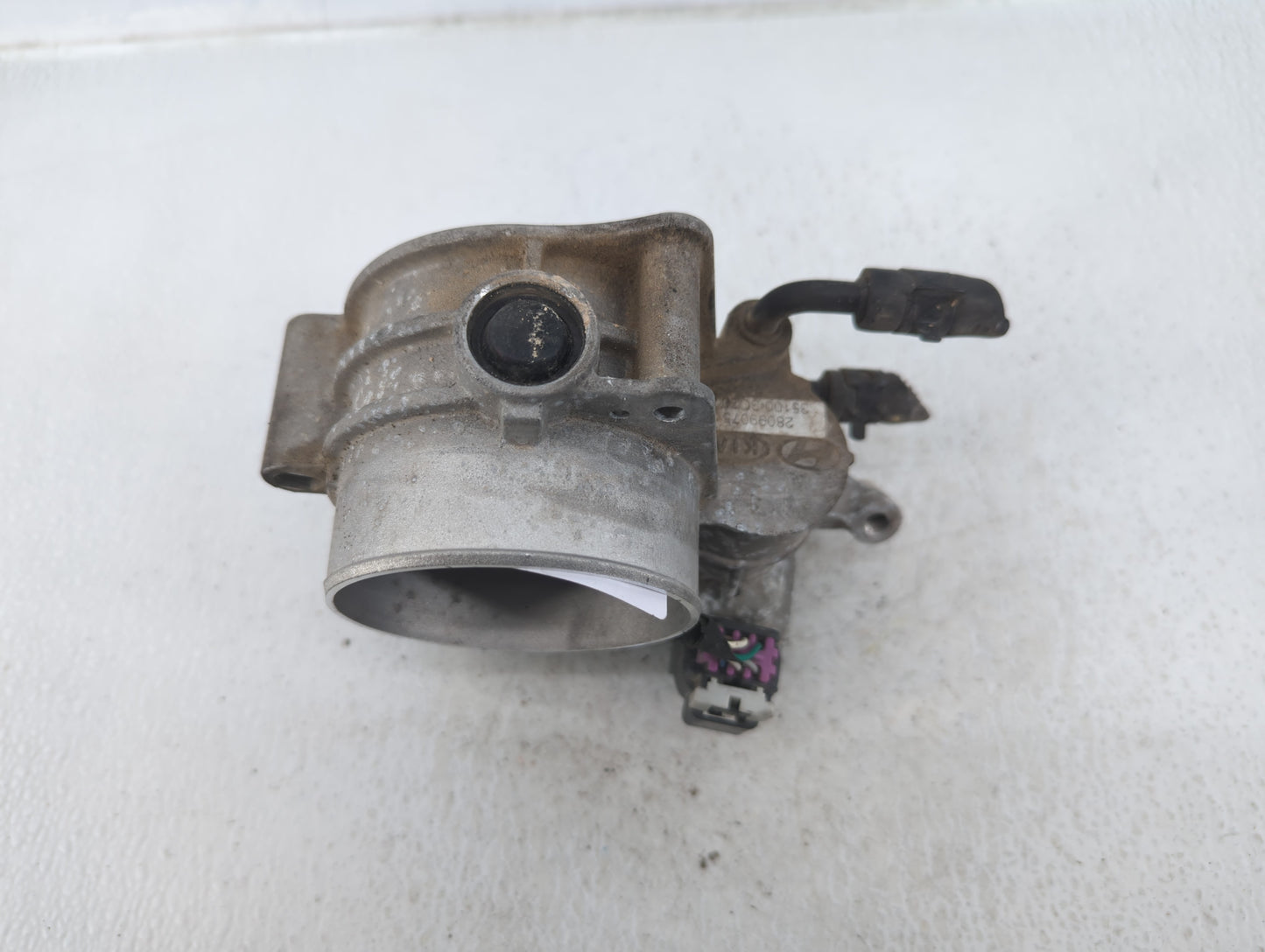 2011-2013 Kia Sorento Throttle Body P/N:35100-3C700 Fits Fits 2010 2011 2012 2013 2014 OEM Used Auto Parts - Oemusedautopart