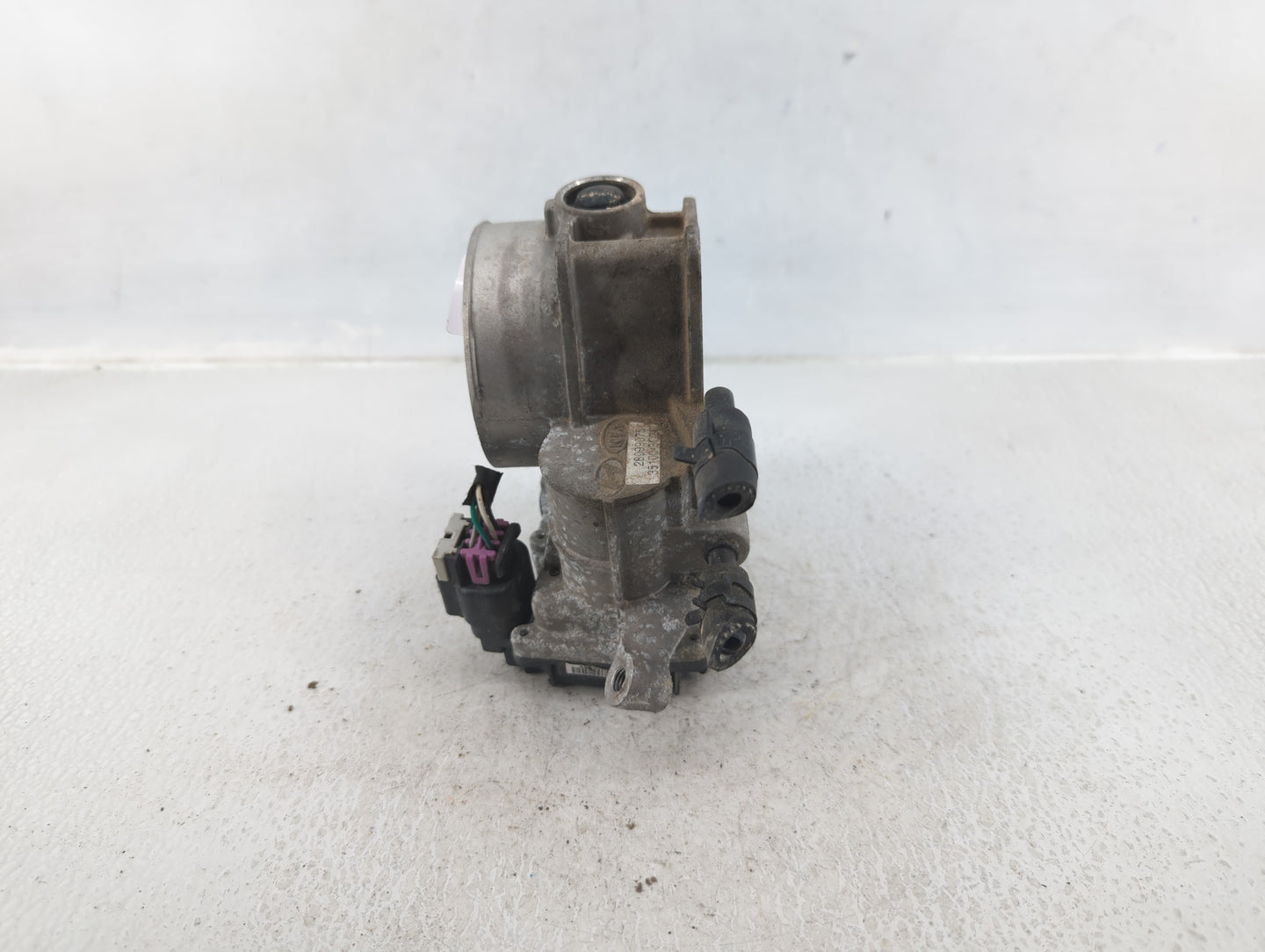 2011-2013 Kia Sorento Throttle Body P/N:35100-3C700 Fits Fits 2010 2011 2012 2013 2014 OEM Used Auto Parts - Oemusedautopart