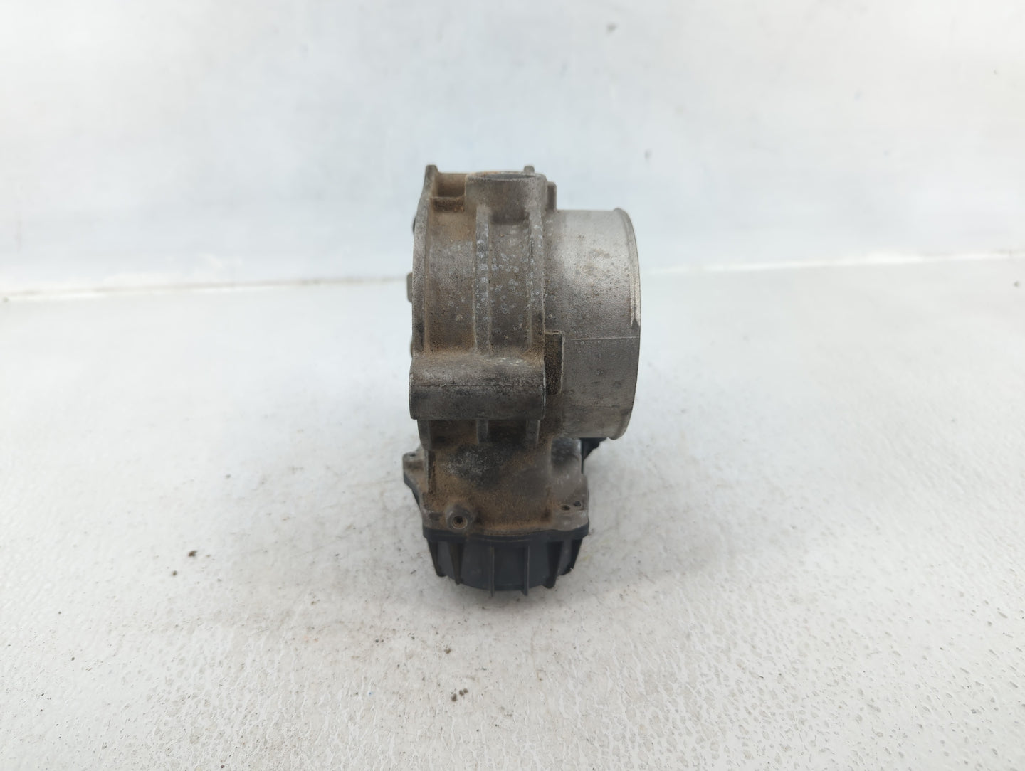 2011-2013 Kia Sorento Throttle Body P/N:35100-3C700 Fits Fits 2010 2011 2012 2013 2014 OEM Used Auto Parts - Oemusedautopart