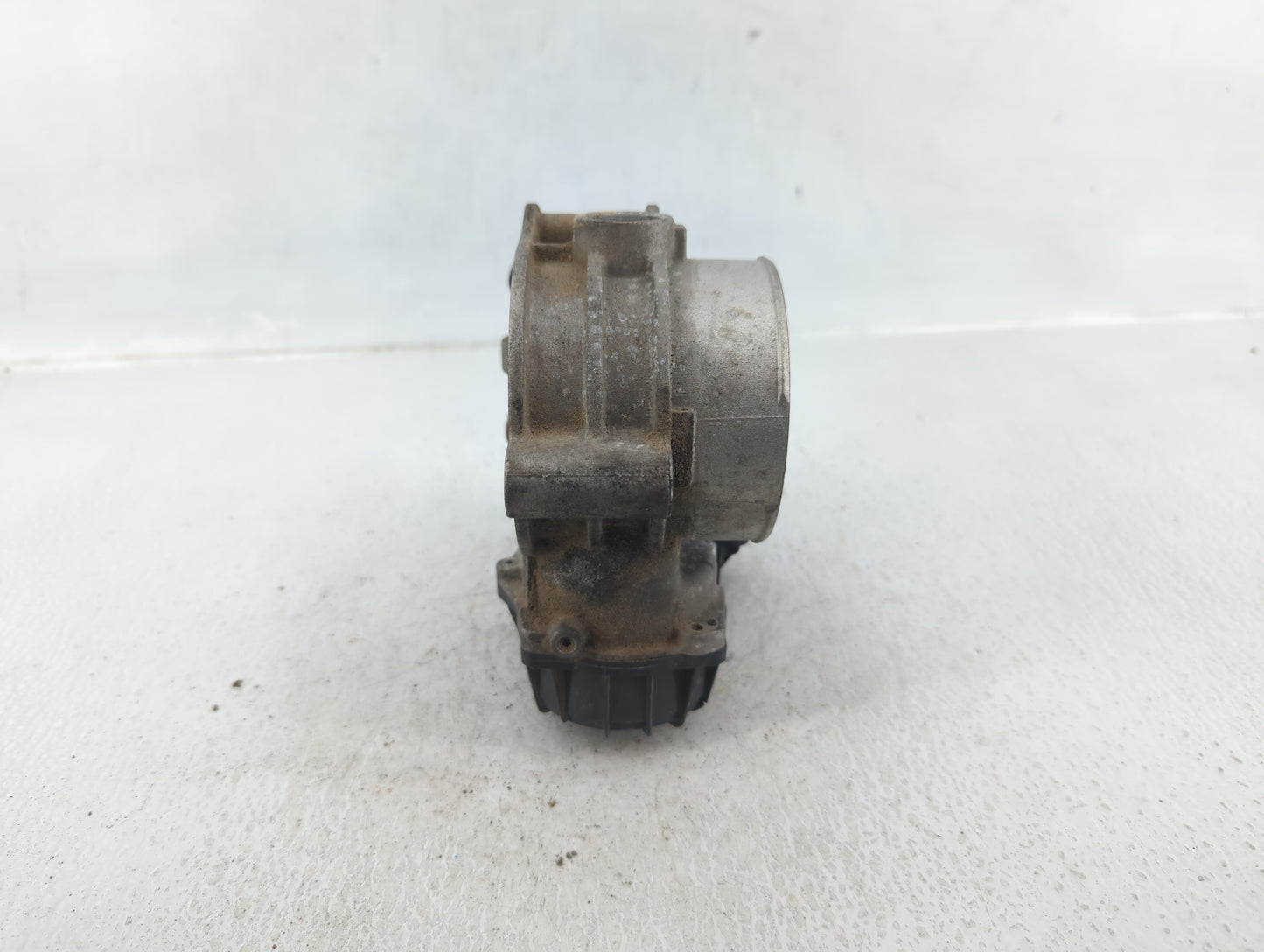 2011-2013 Kia Sorento Throttle Body P/N:35100-3C700 Fits Fits 2010 2011 2012 2013 2014 OEM Used Auto Parts - Oemusedautopart