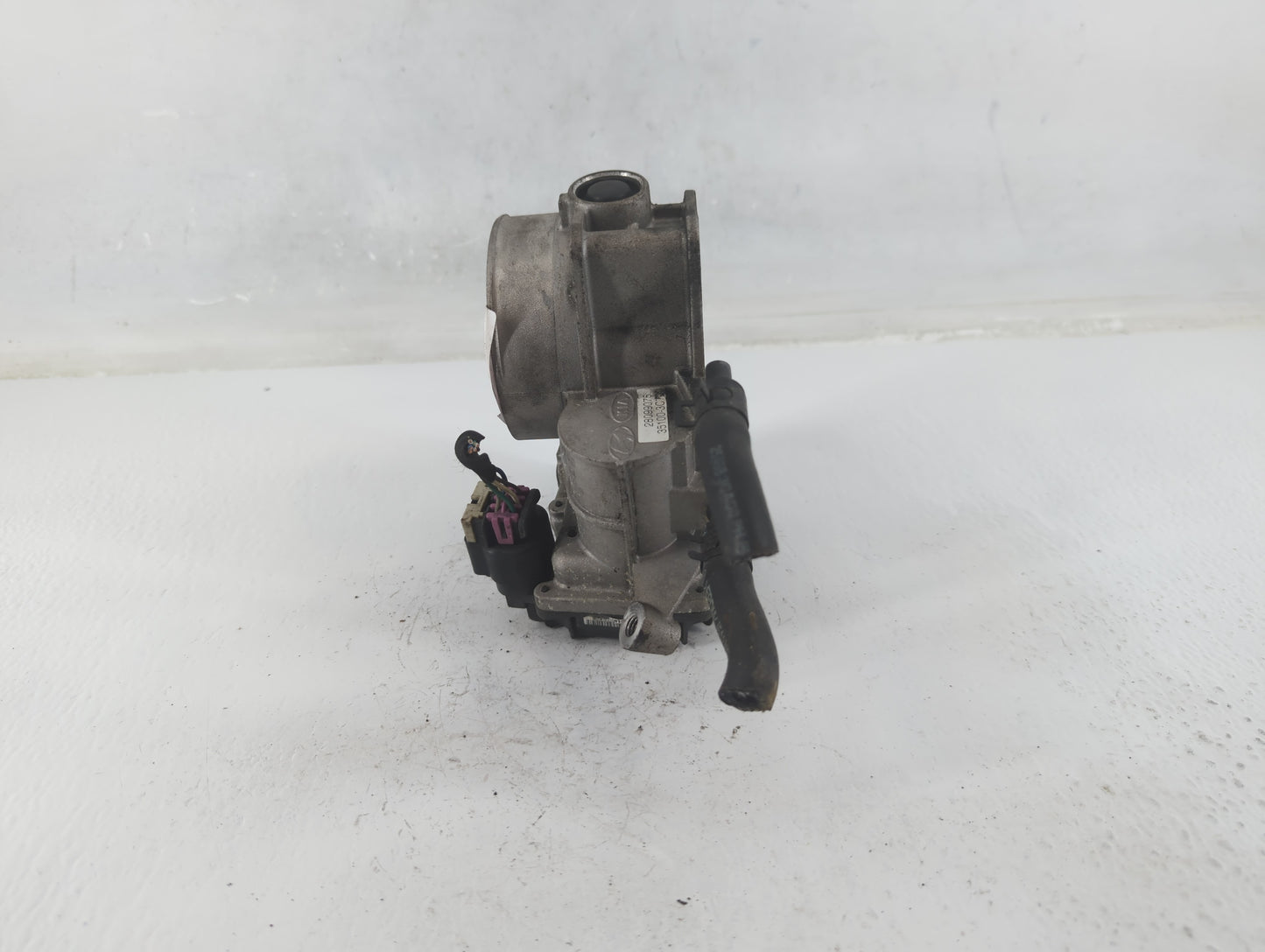 2011-2013 Kia Sorento Throttle Body P/N:35100-3C700 28099075 Fits Fits 2010 2011 2012 2013 2014 OEM Used Auto Parts - Oemuse