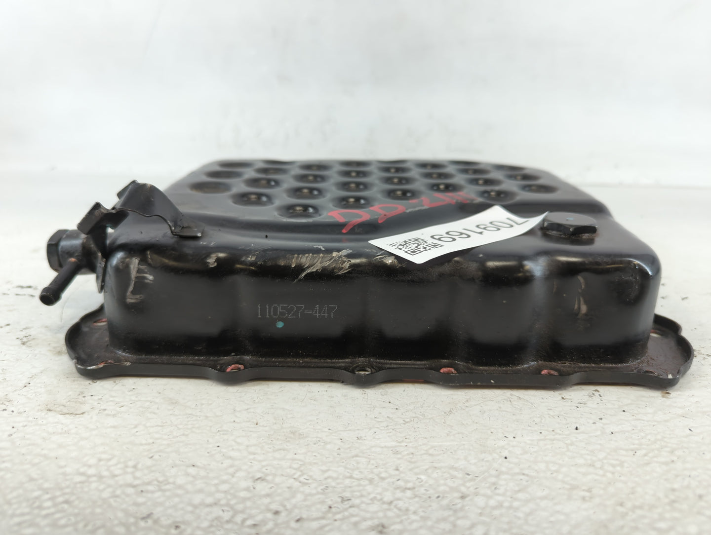 2011-2013 Kia Sorento Engine Oil Pan P/N:110527-447 Fits Fits 2006 2007 2008 2009 2010 2011 2012 2013 2014 OEM Used Auto Par