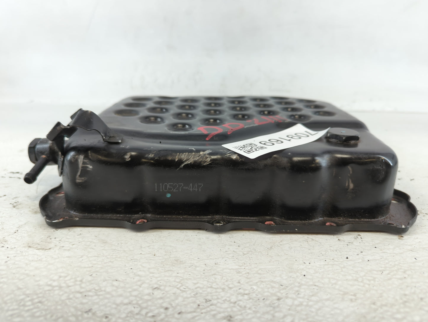 2011-2013 Kia Sorento Engine Oil Pan P/N:110527-447 Fits Fits 2006 2007 2008 2009 2010 2011 2012 2013 2014 OEM Used Auto Par