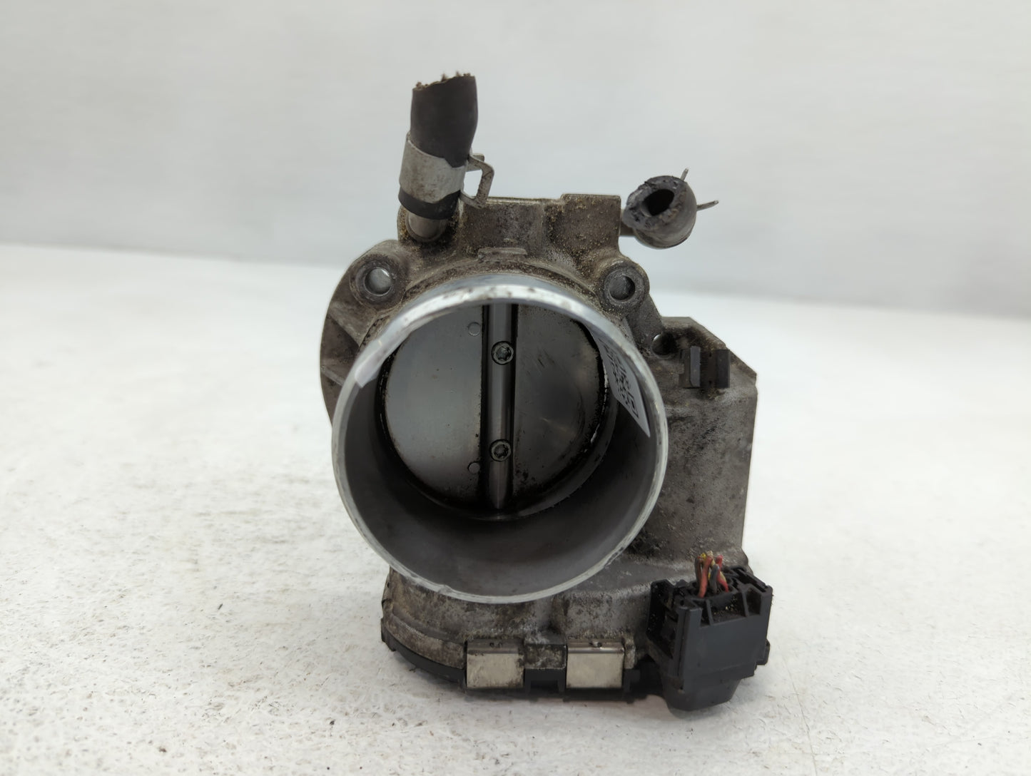 2012-2015 Kia Sorento Throttle Body P/N:35100-2G700 Fits Fits 2011 2012 2013 2014 2015 2016 OEM Used Auto Parts - Oemusedaut