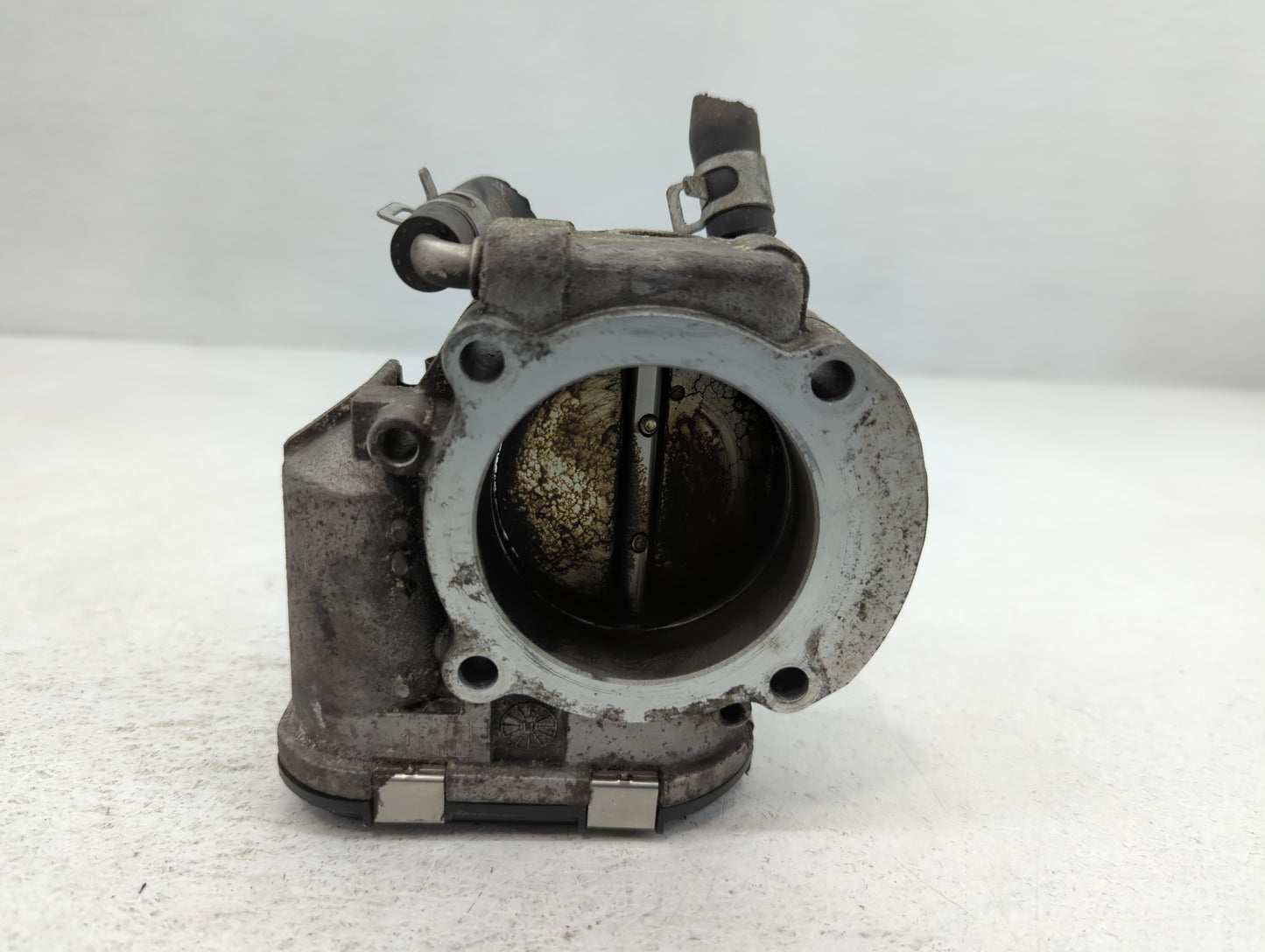 2012-2015 Kia Sorento Throttle Body P/N:35100-2G700 Fits Fits 2011 2012 2013 2014 2015 2016 OEM Used Auto Parts - Oemusedaut