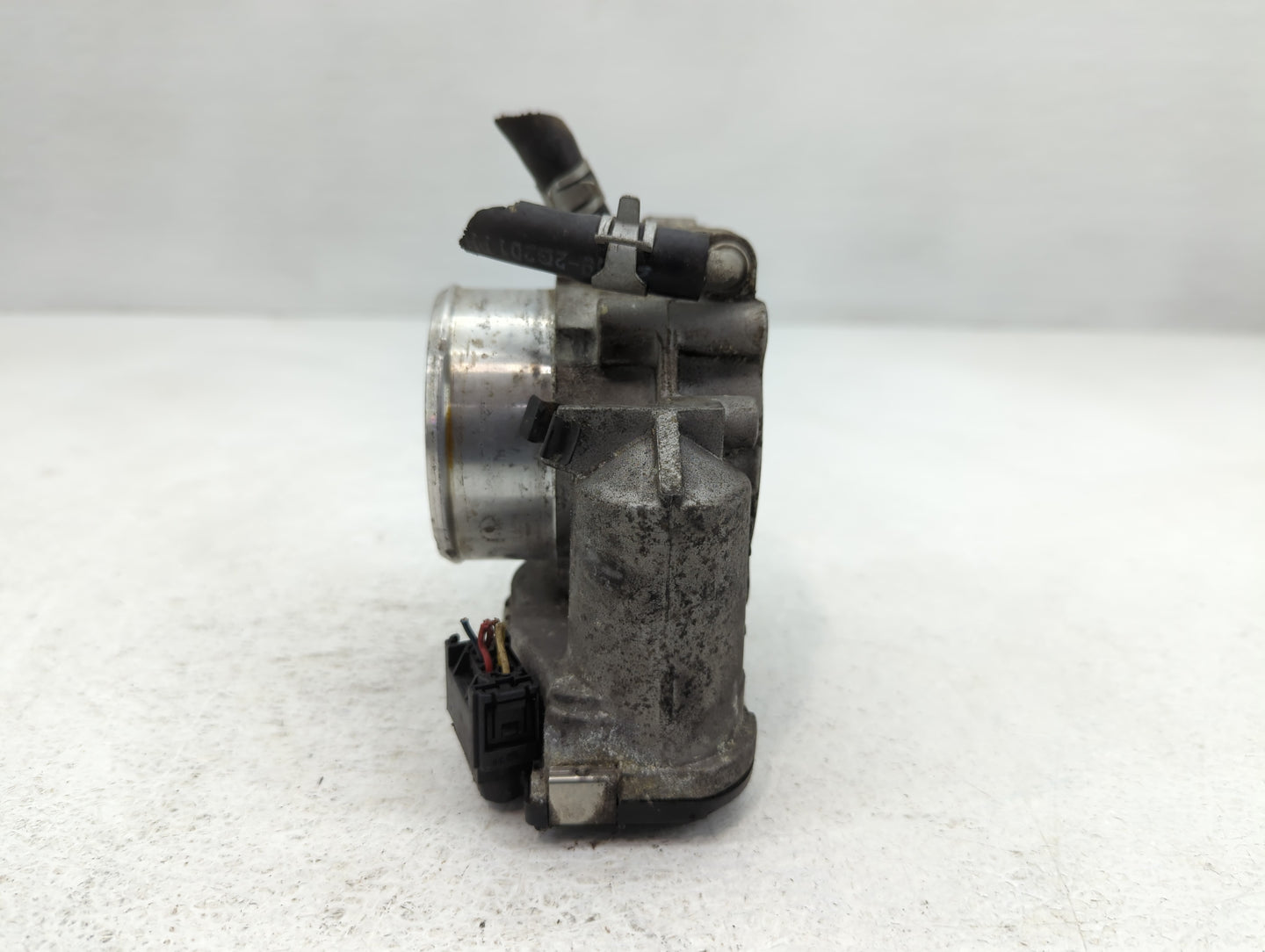 2012-2015 Kia Sorento Throttle Body P/N:35100-2G700 Fits Fits 2011 2012 2013 2014 2015 2016 OEM Used Auto Parts - Oemusedaut