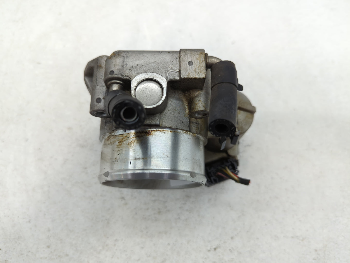 2012-2015 Kia Sorento Throttle Body P/N:35100-2G700 Fits Fits 2011 2012 2013 2014 2015 2016 OEM Used Auto Parts - Oemusedaut
