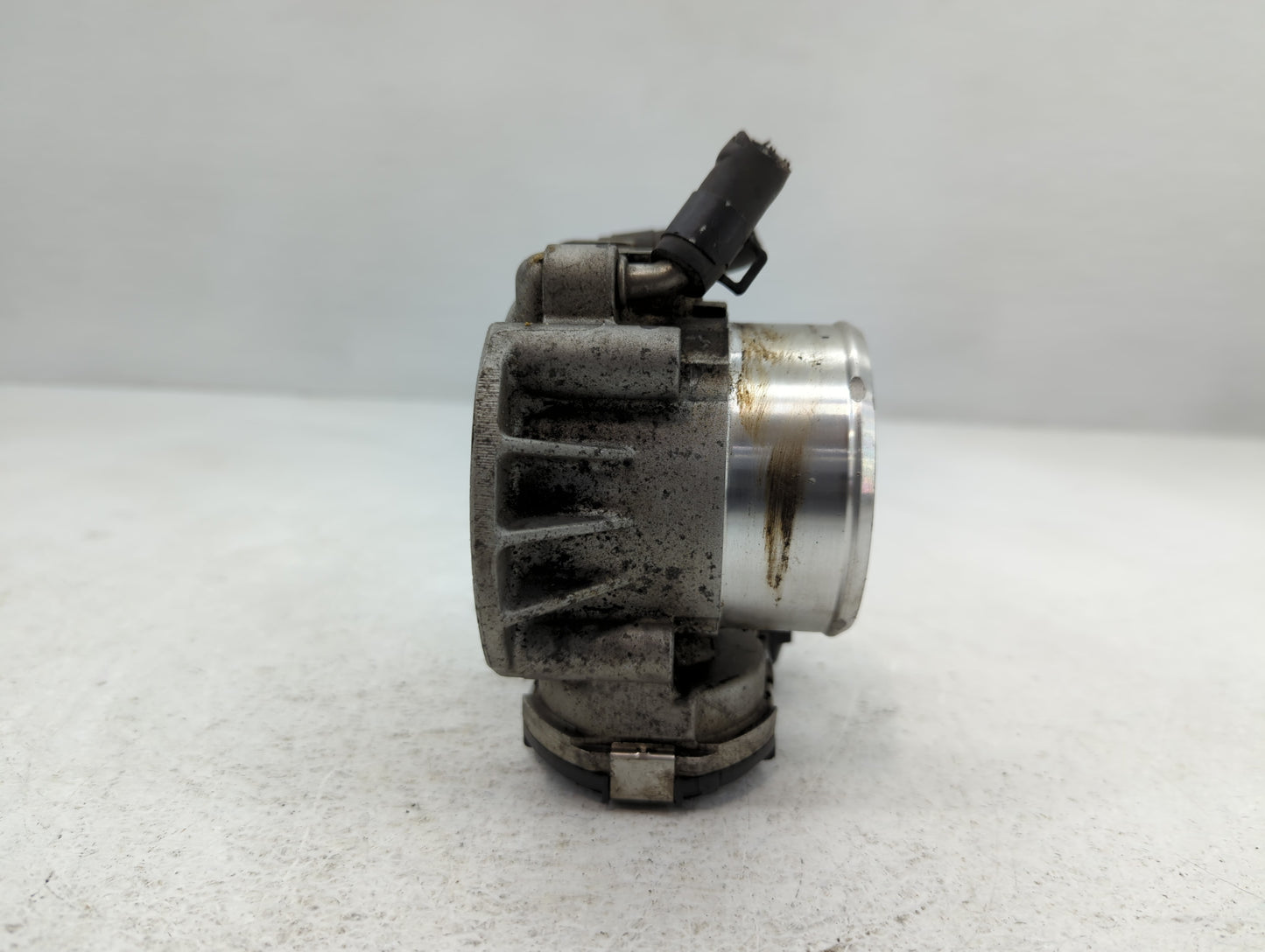 2012-2015 Kia Sorento Throttle Body P/N:35100-2G700 Fits Fits 2011 2012 2013 2014 2015 2016 OEM Used Auto Parts - Oemusedaut