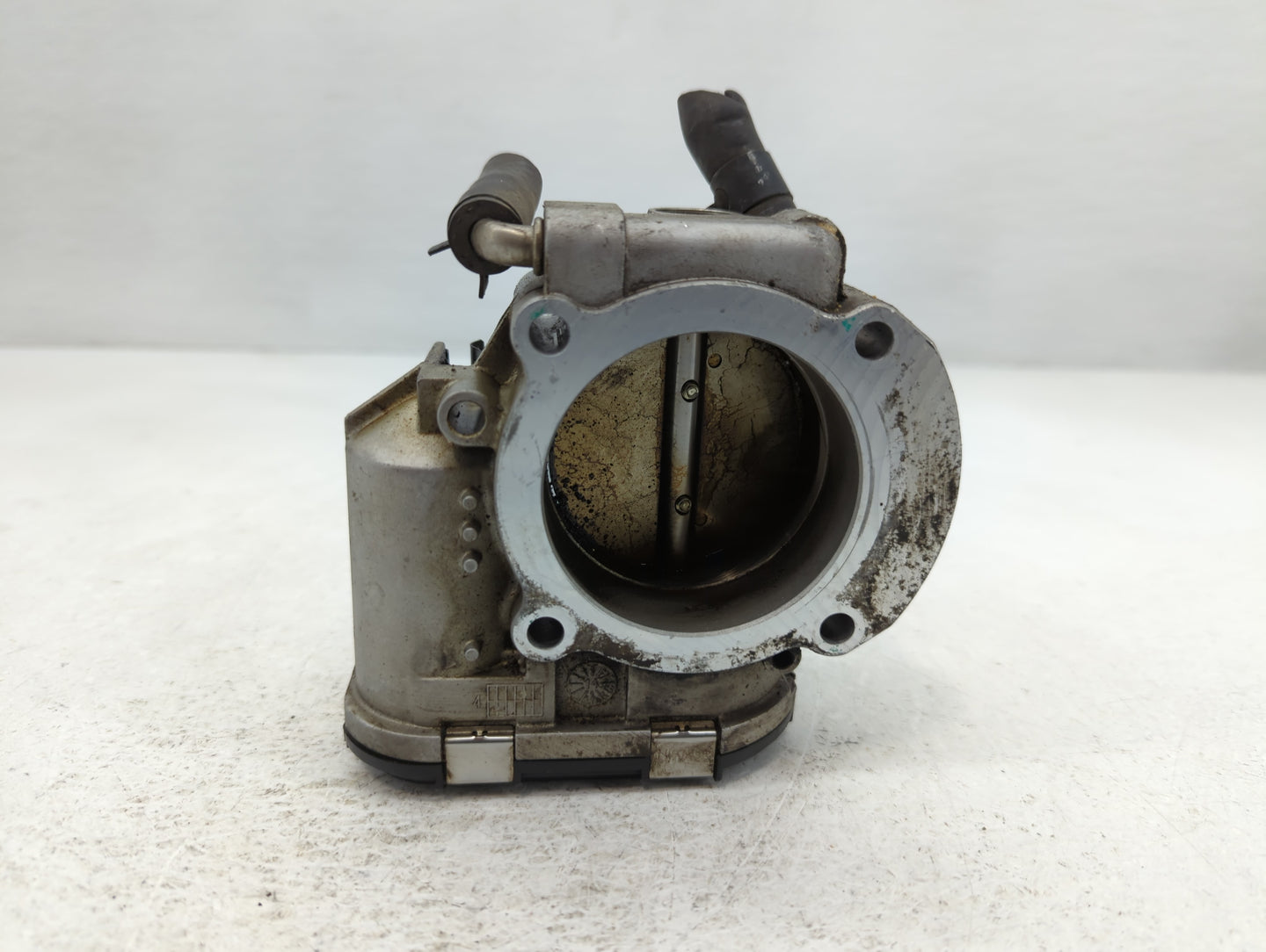 2012-2015 Kia Sorento Throttle Body P/N:35100-2G700 Fits Fits 2011 2012 2013 2014 2015 2016 OEM Used Auto Parts - Oemusedaut