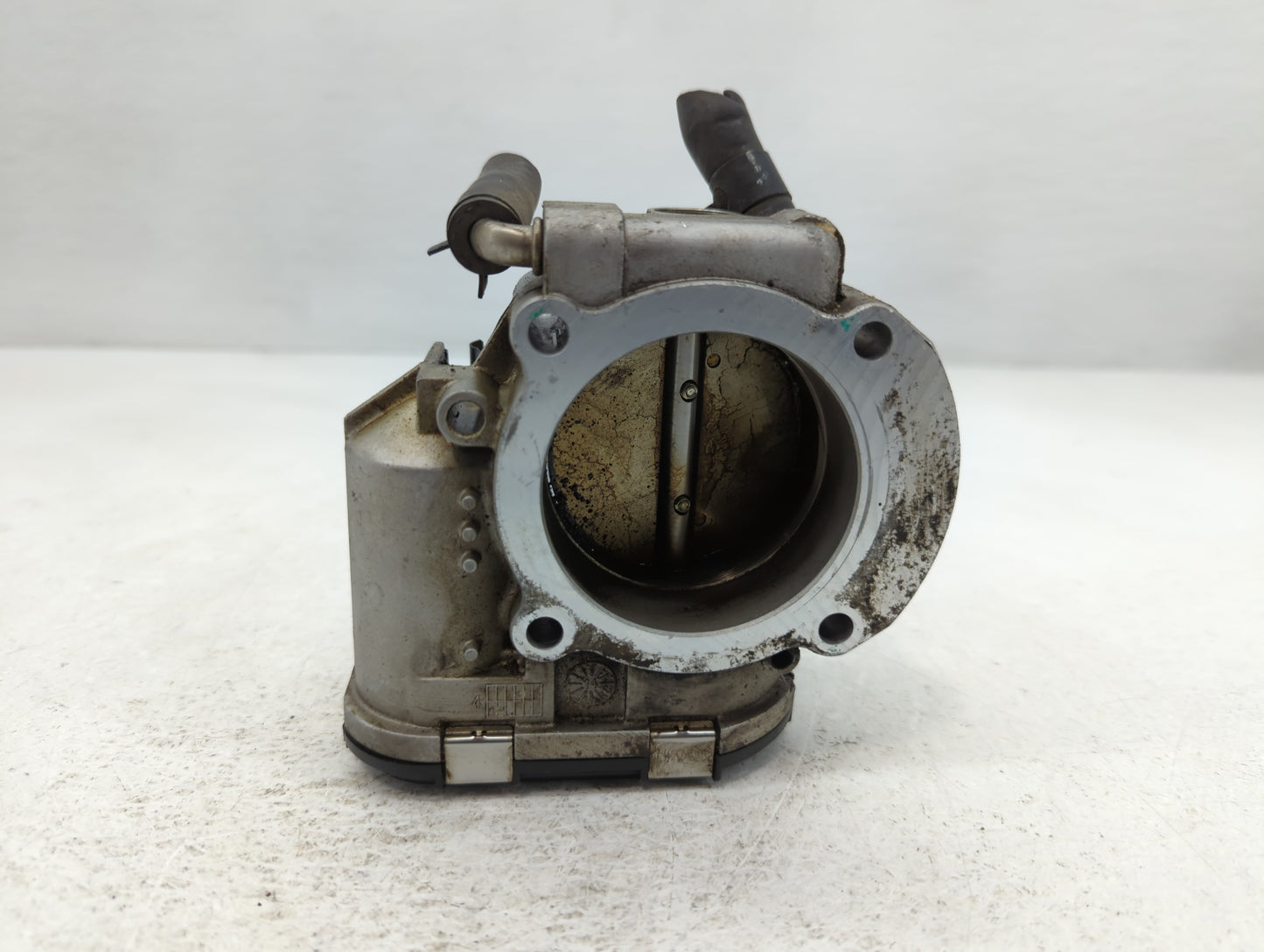2012-2015 Kia Sorento Throttle Body P/N:35100-2G700 Fits Fits 2011 2012 2013 2014 2015 2016 OEM Used Auto Parts - Oemusedaut