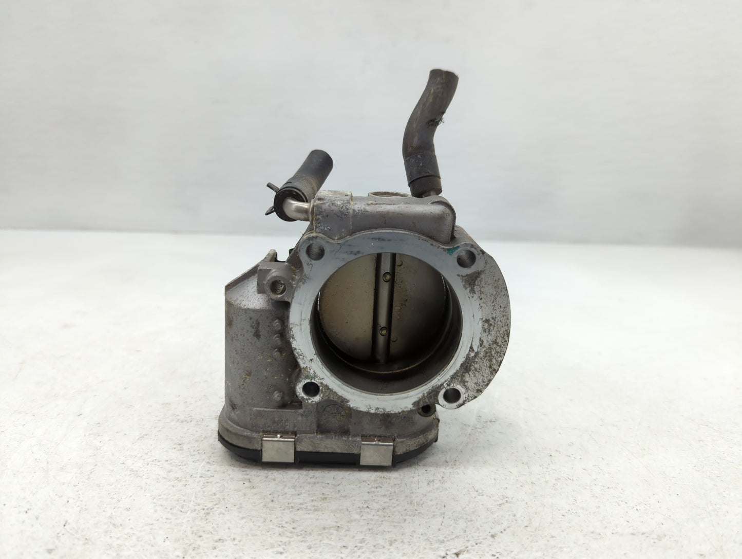 2012-2015 Kia Sorento Throttle Body P/N:35100-2G700 Fits Fits 2011 2012 2013 2014 2015 2016 OEM Used Auto Parts - Oemusedaut