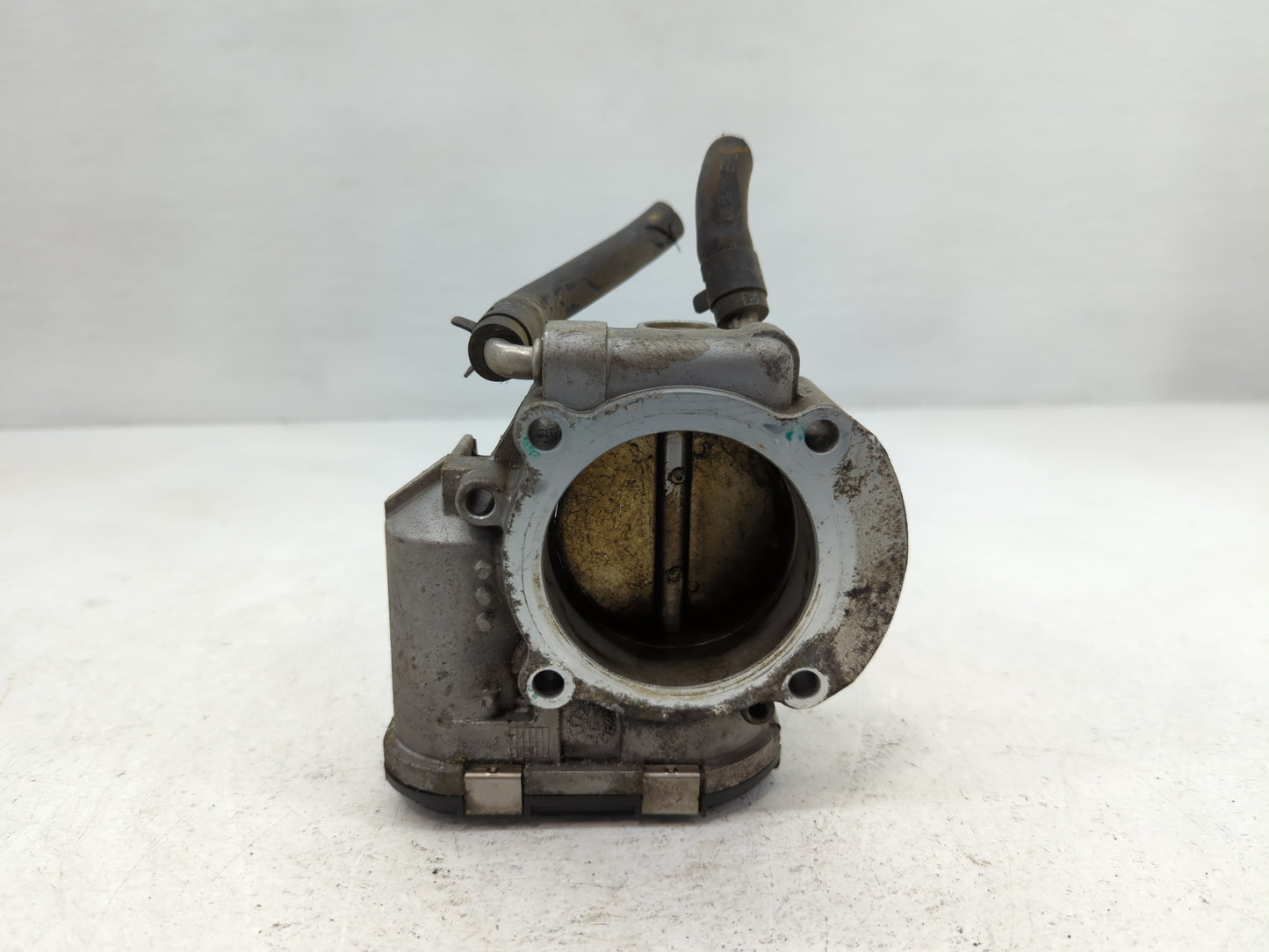 2012-2015 Kia Sorento Throttle Body P/N:35100-2G700 Fits Fits 2011 2012 2013 2014 2015 2016 OEM Used Auto Parts - Oemusedaut