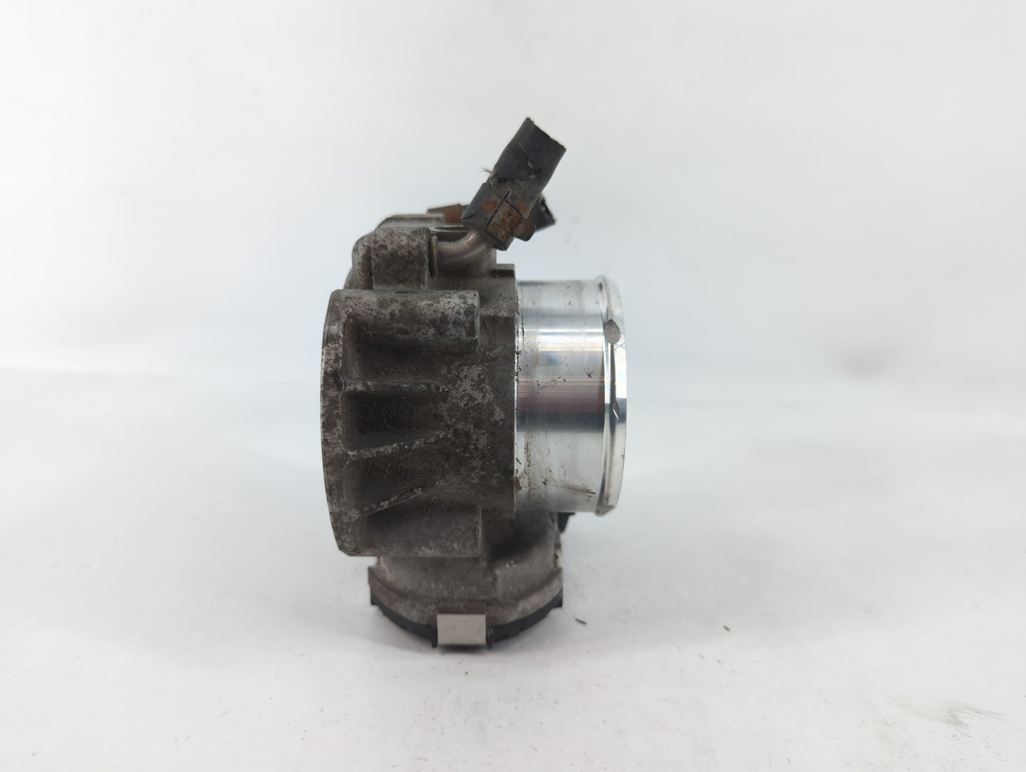 2012-2015 Kia Sorento Throttle Body P/N:35100-2G700 Fits Fits 2011 2012 2013 2014 2015 2016 OEM Used Auto Parts - Oemusedaut